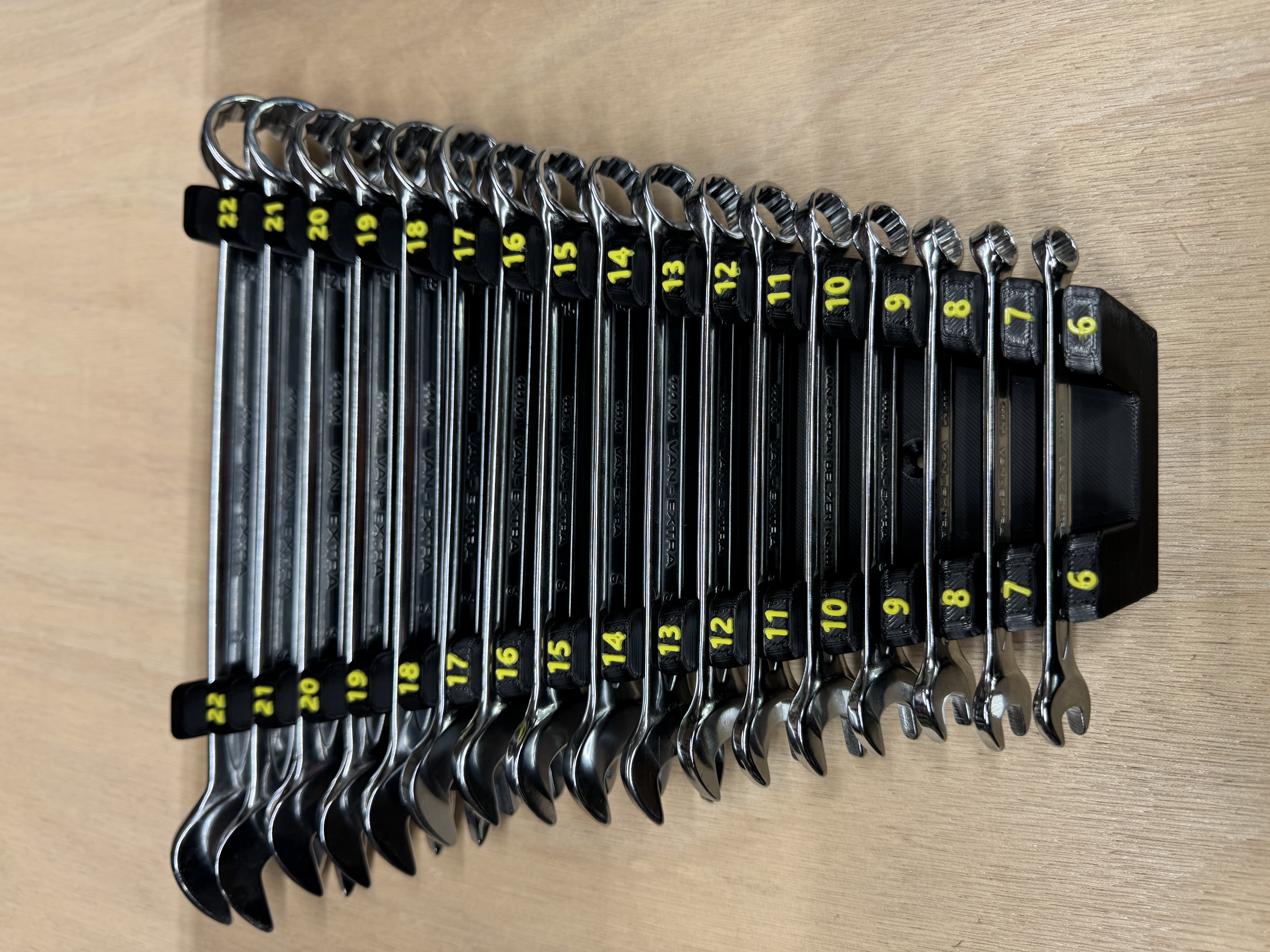 Flat and ring wrench holder 6-22 ; Flach- und Ringschlüsselhalter 6-22