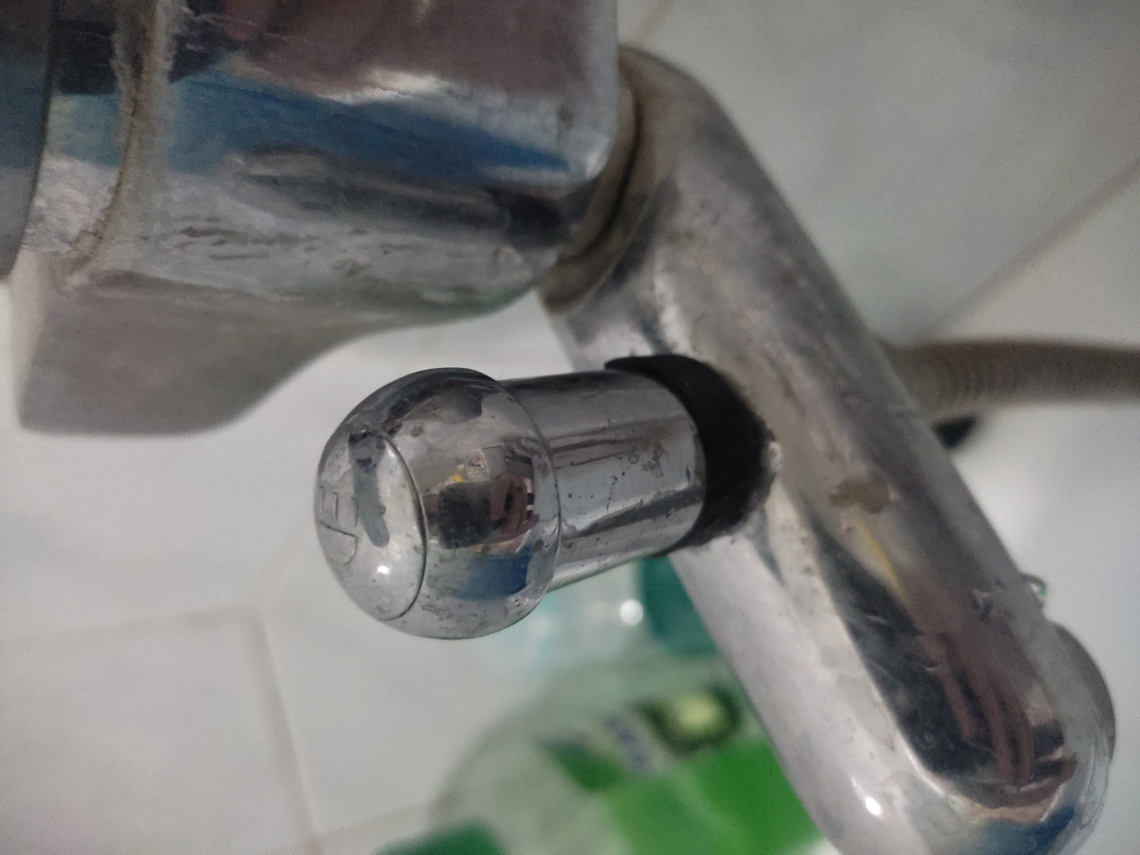 Shower head dirverter pull pin holder