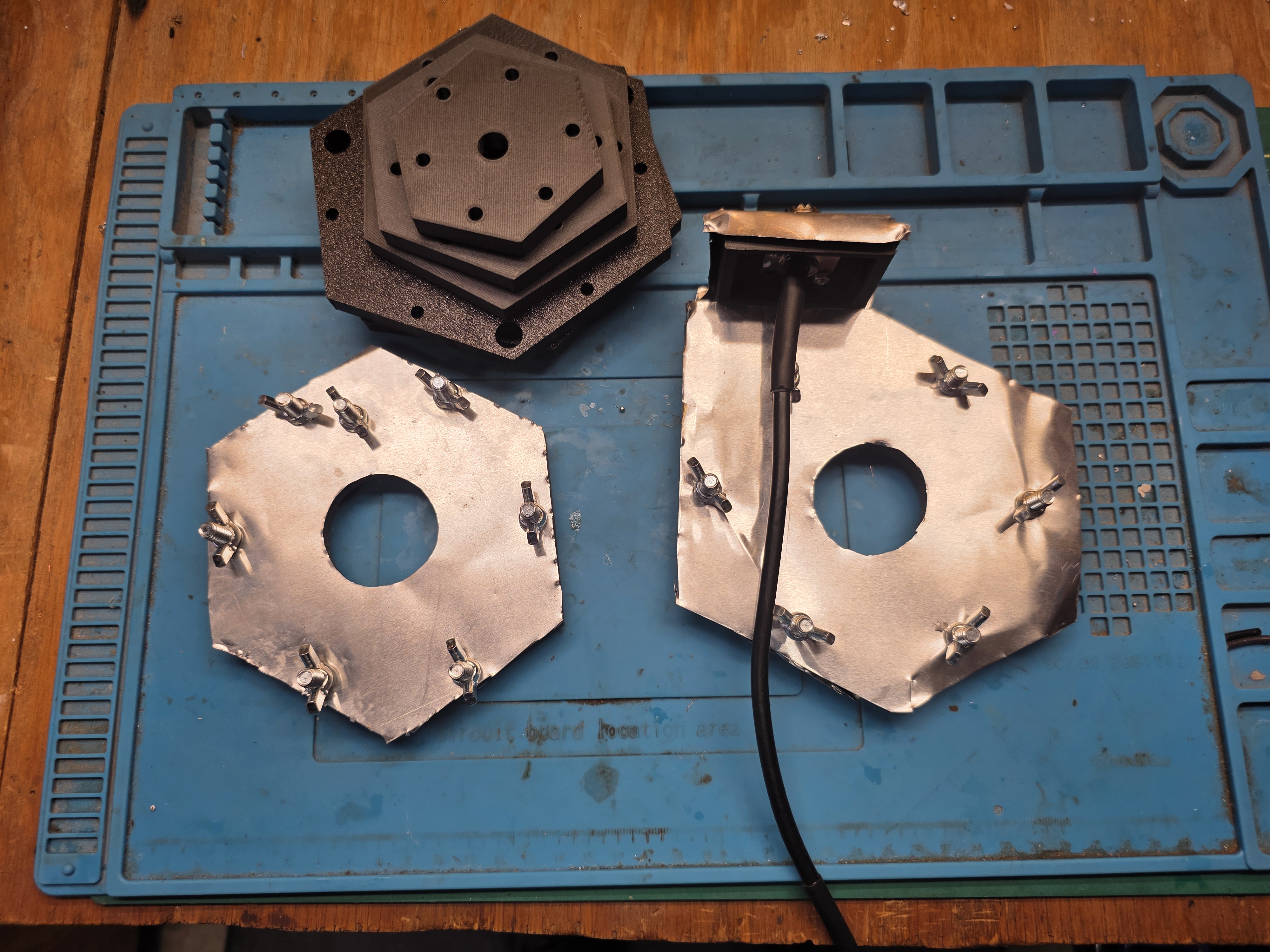 Fan Dipole Components