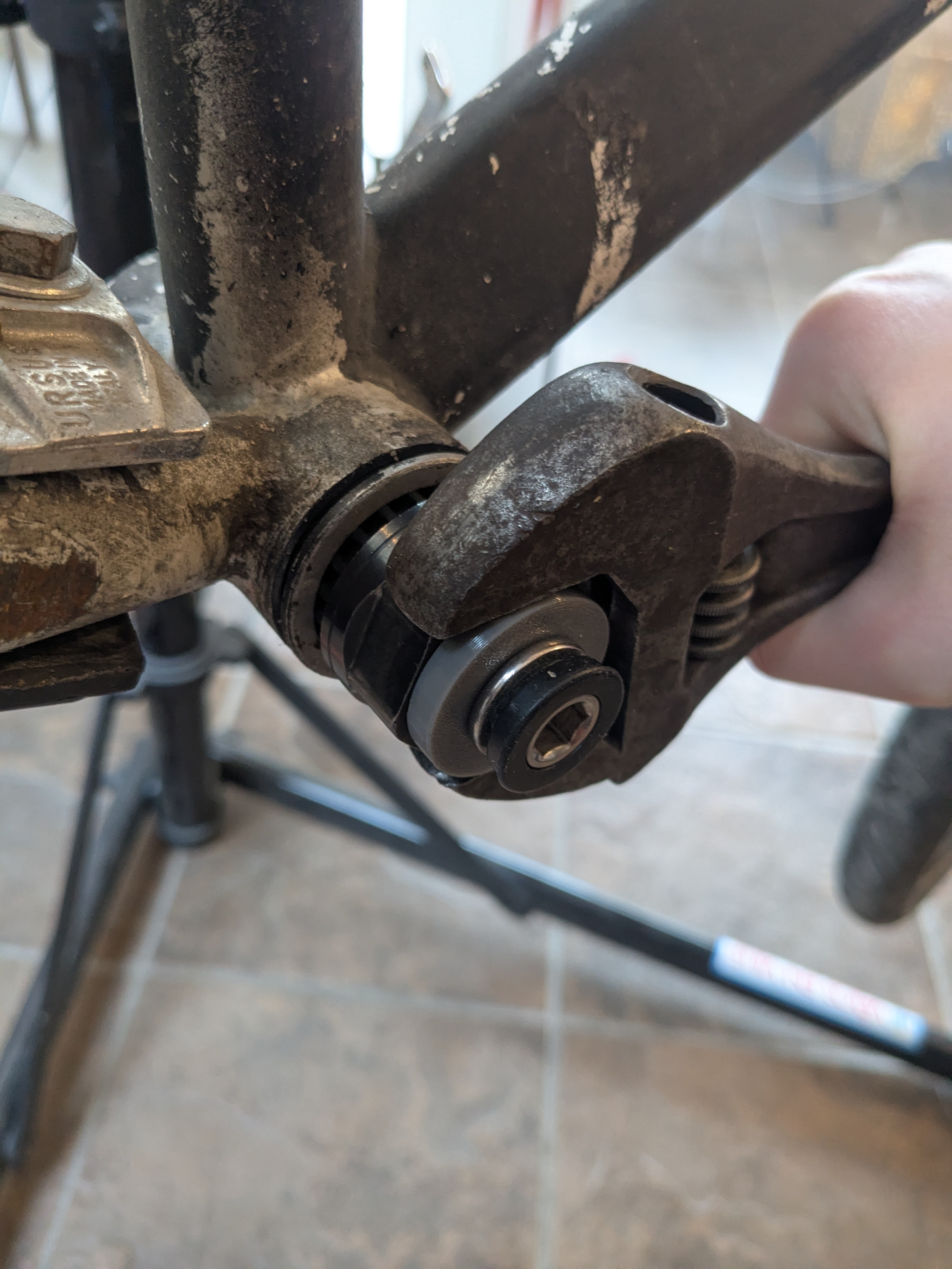 Bottom bracket tool helper — thumbnail 2