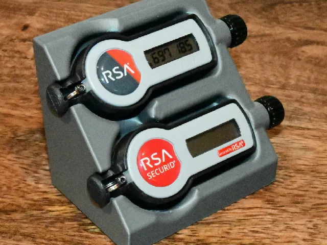 RSA Desktop Dual Token Stand