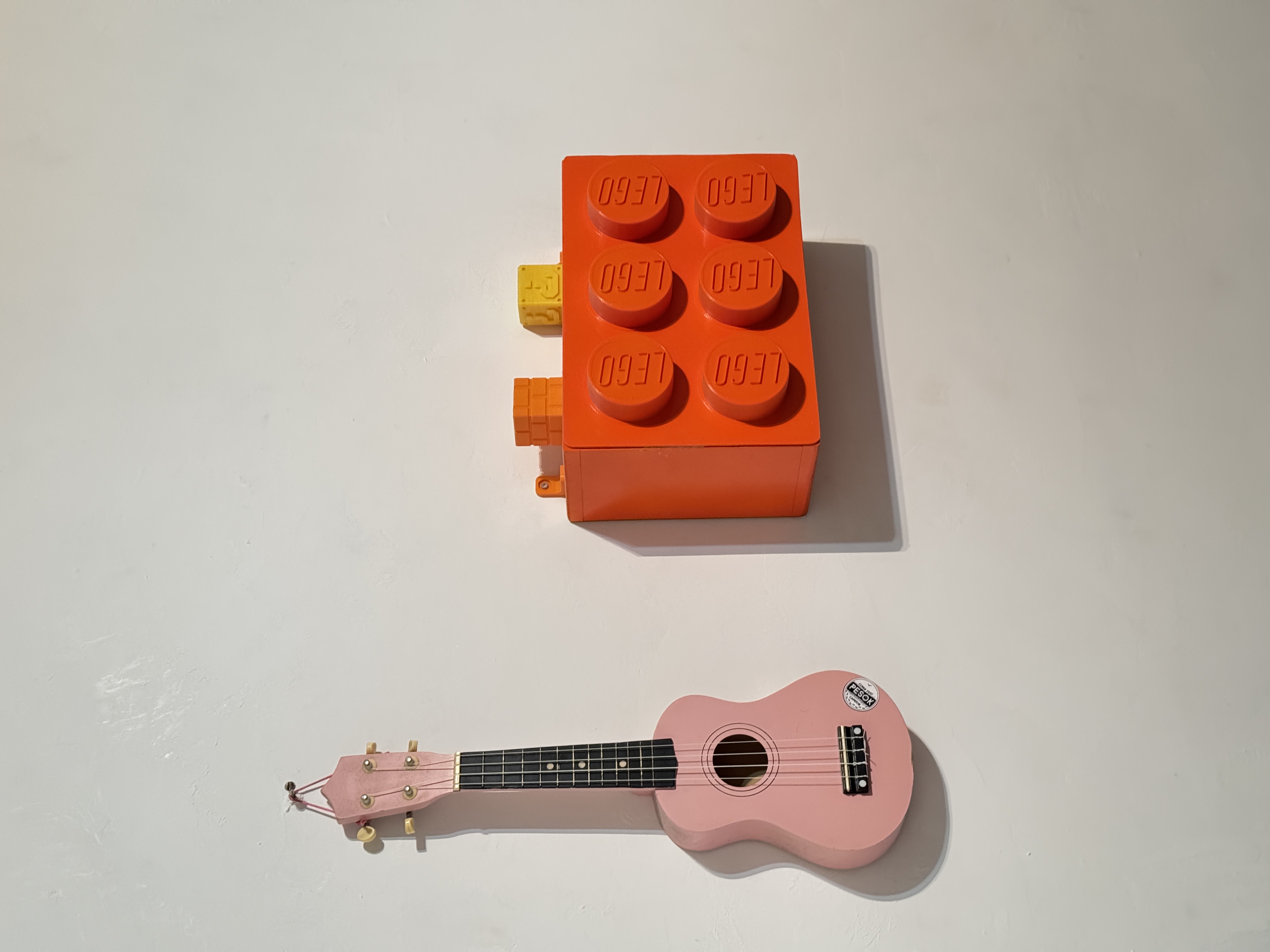 Lego logo pin (DIY Lego brick shelf)
