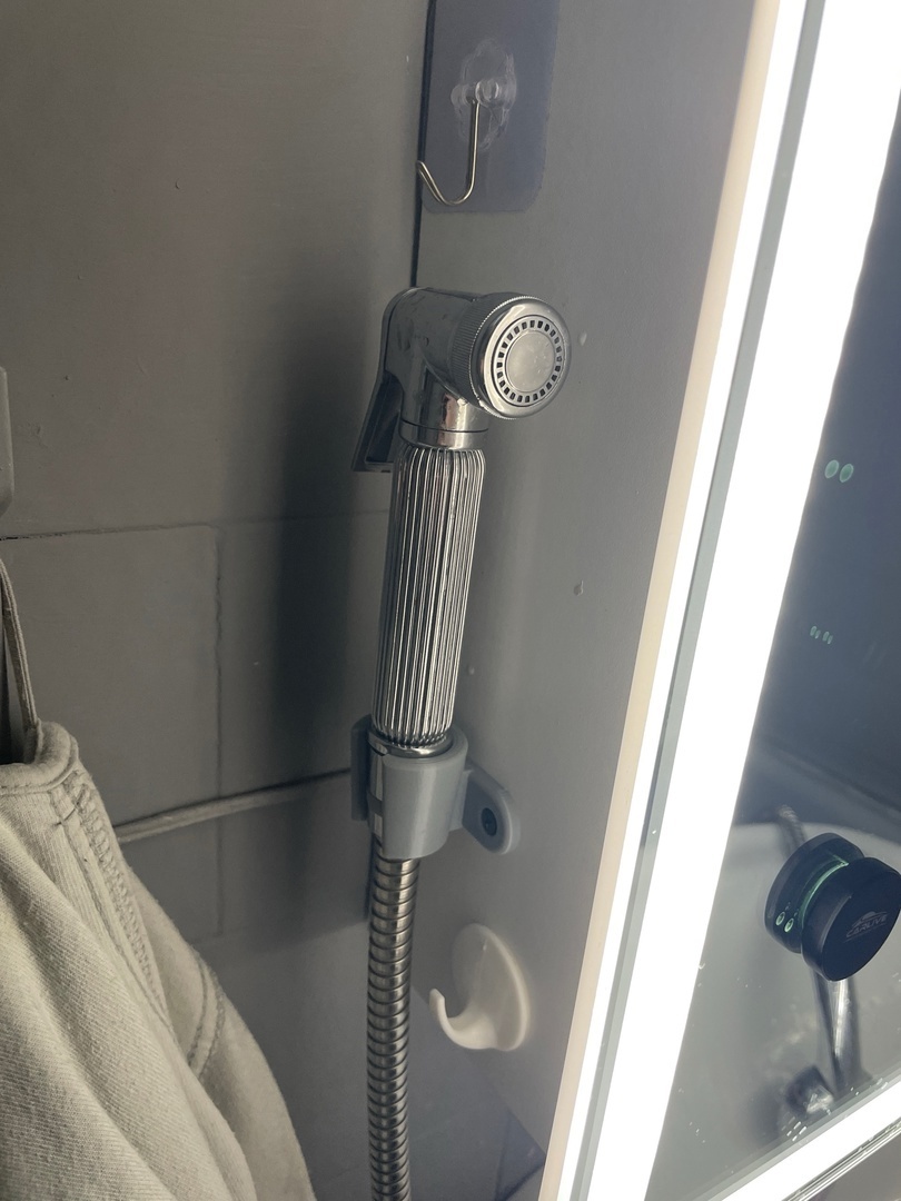Fixing the watering can of the hygienic shower for the toilet