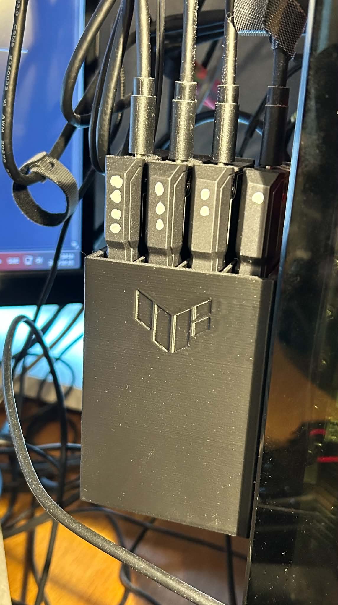 Holder for ASUS TUF Gaming A1 M.2 USB cabinet — STL Grátis | 3DFinder