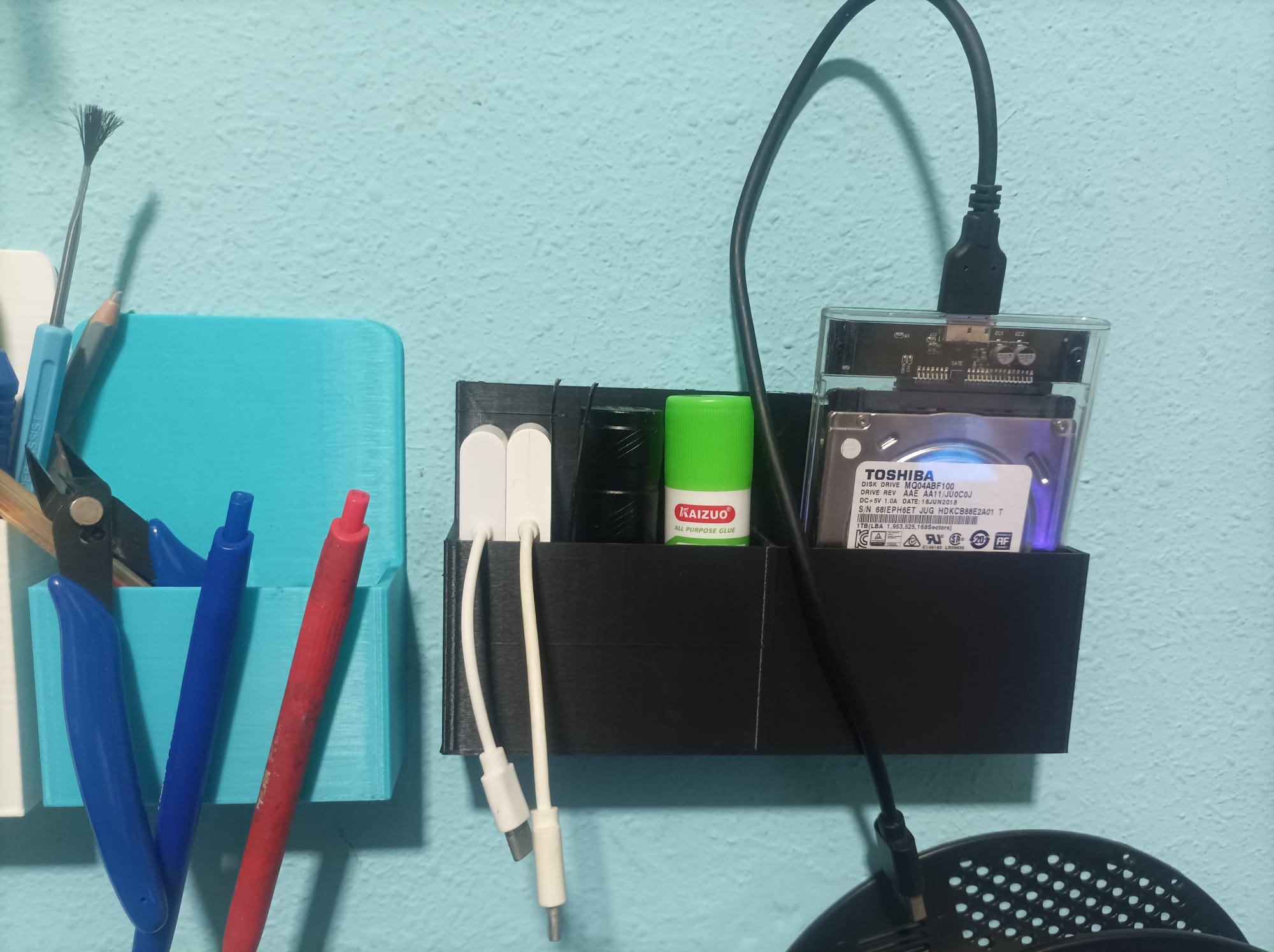 wall mount for hanging items (double-sided tape)