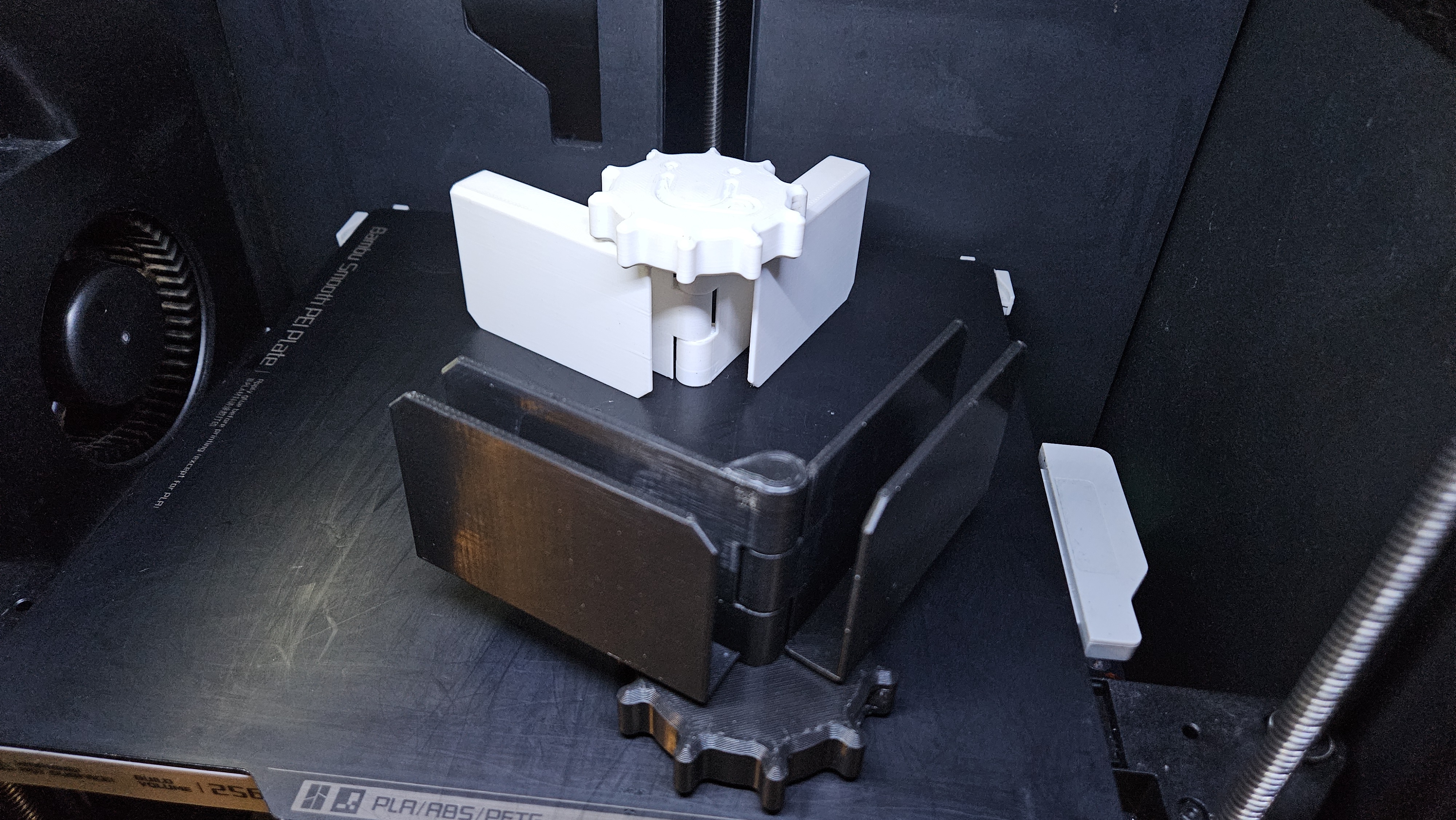 Locking V-Flat Hinge