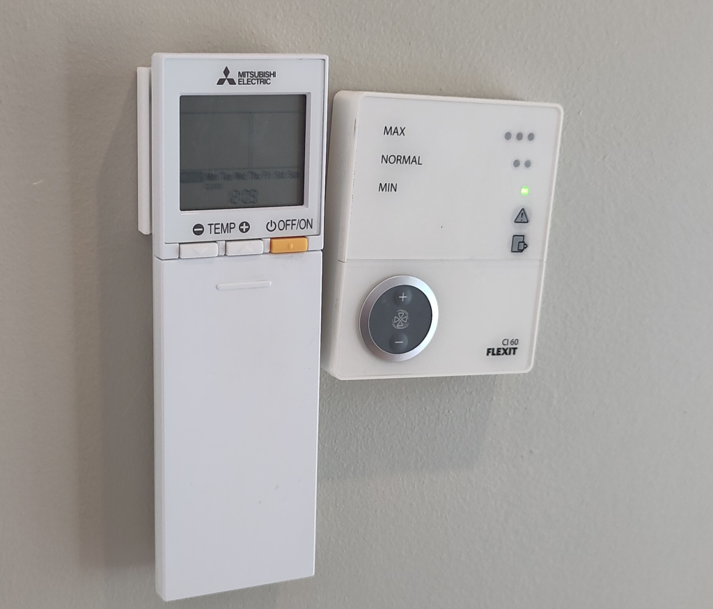 Mitsubishi Remote control wall holder, id02.07