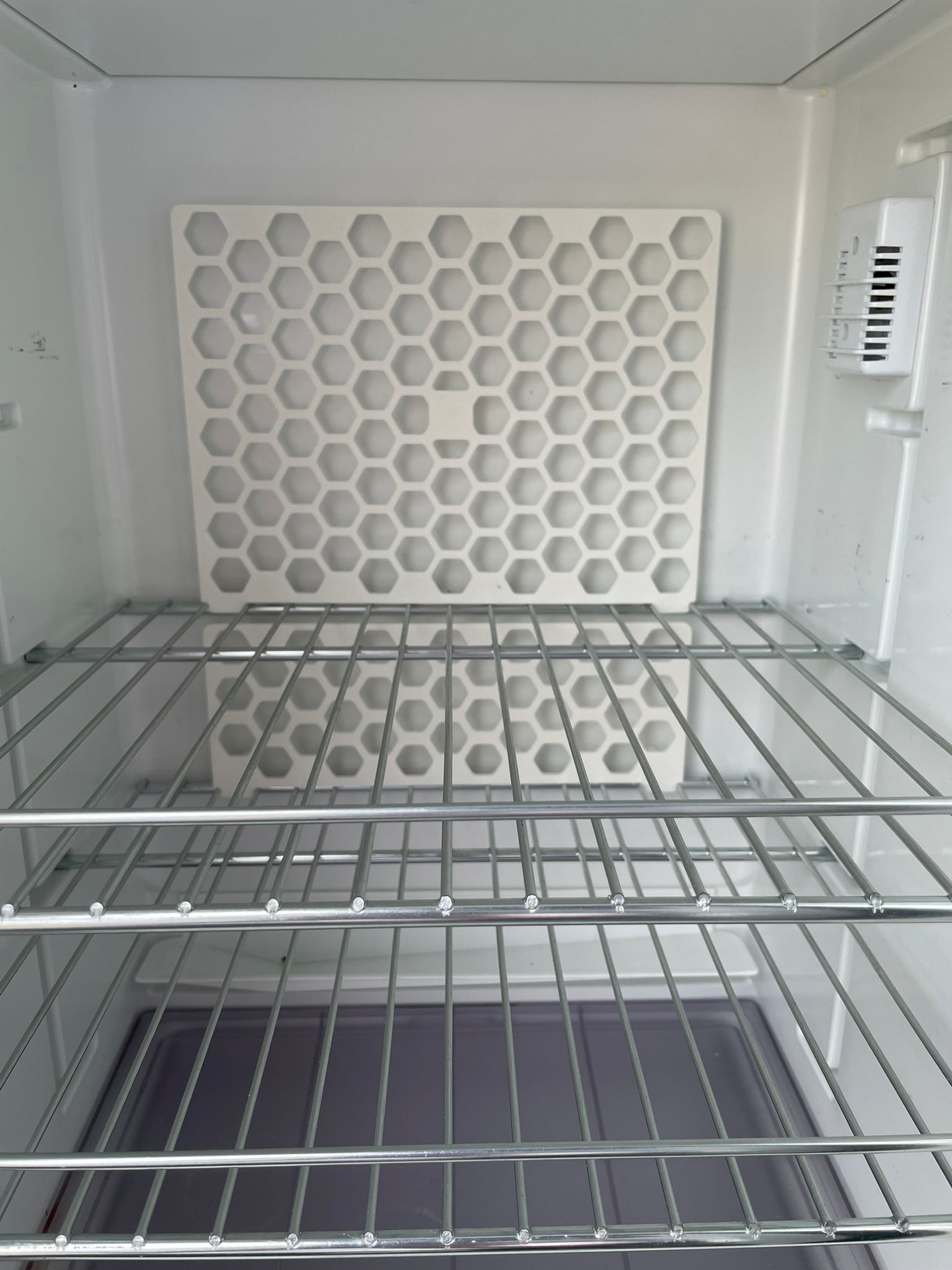 Dometic Fridge RC 10 grid to prevent freezing food at back wall