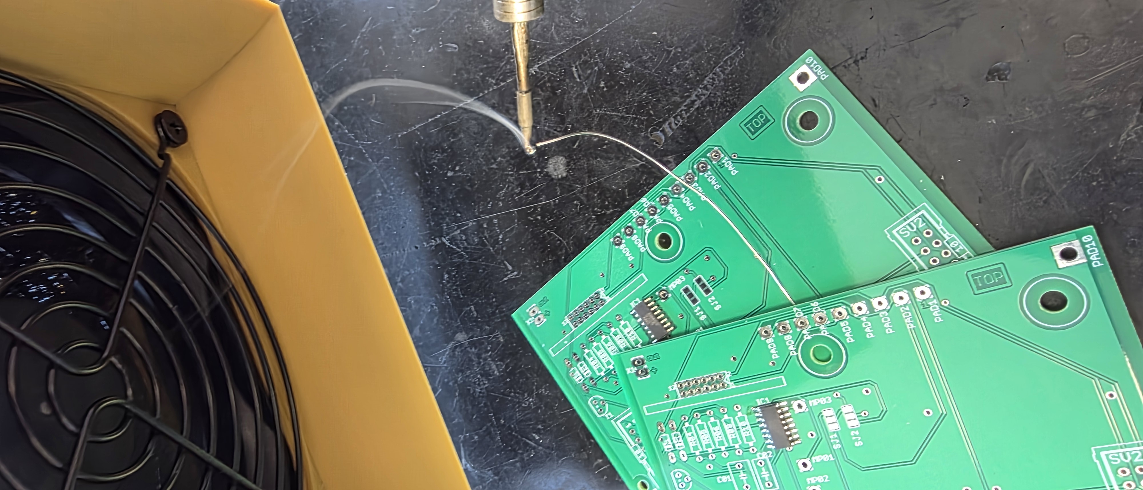 Flexible Lötrauchabsaugung für 120mm Lüfter mit Aktivkohlefilter und Tischklemme