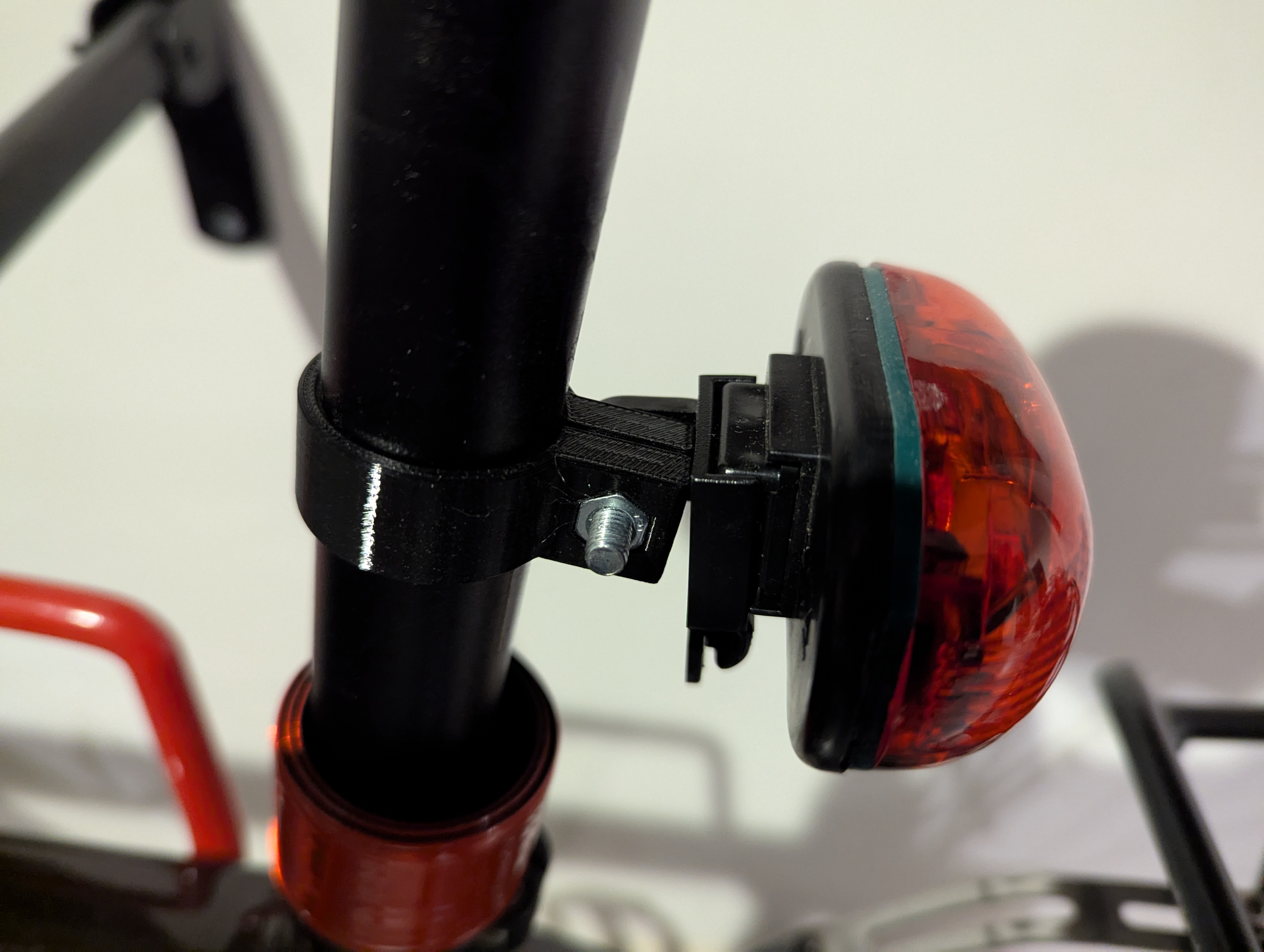 Parameterized Rear Bike Light Mount - for seatpost 25-32mm — thumbnail 3