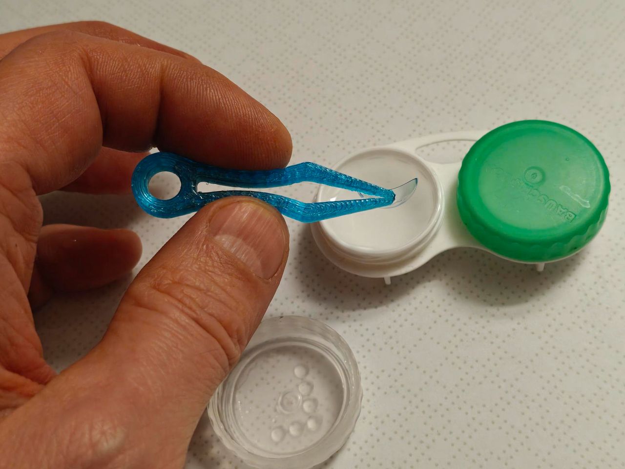 Soft tweezers/forceps for contact lenses