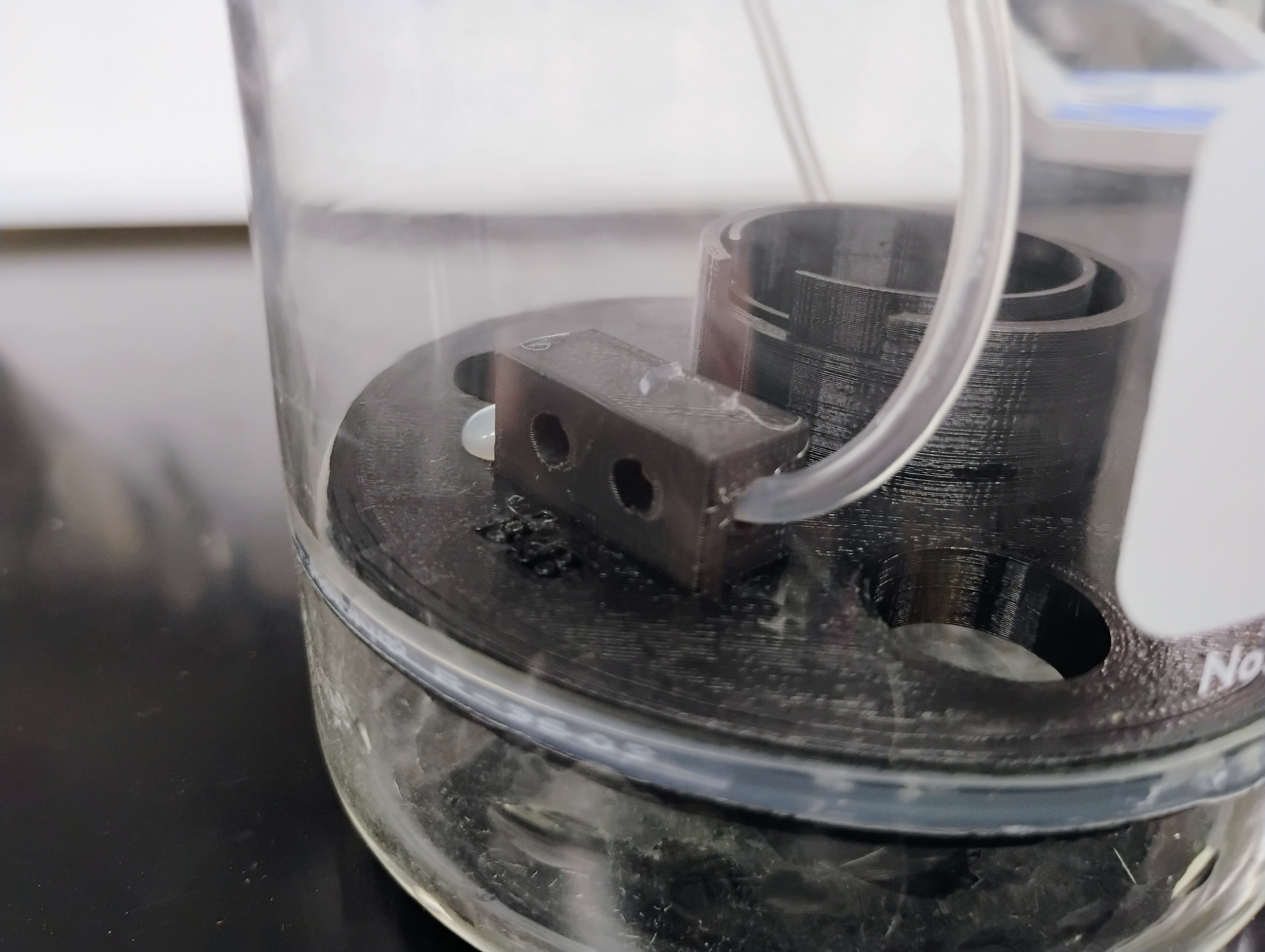 Single chamber meshed 600mL Becker size holding chamber for patch clamp