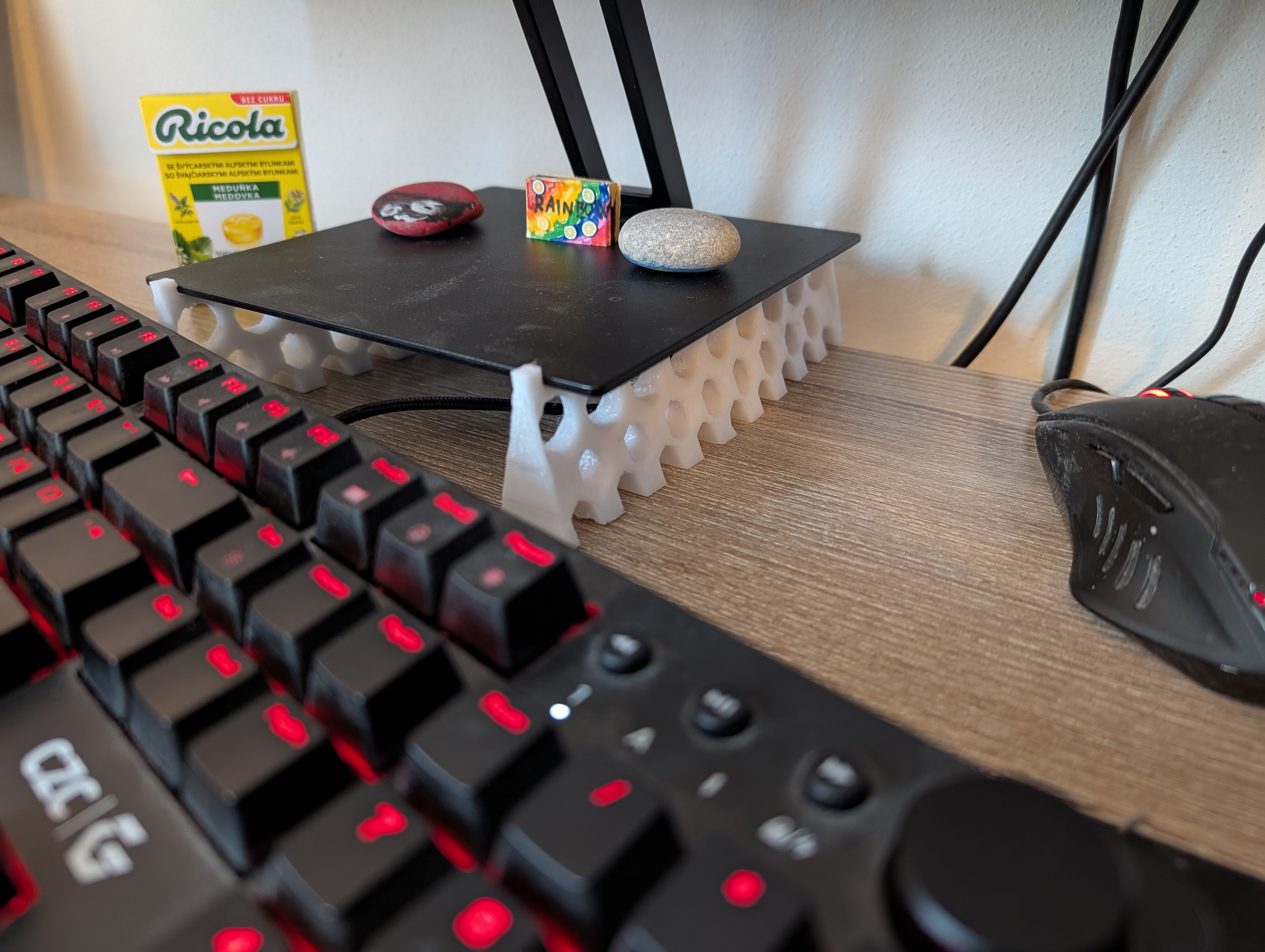 Monitor raise stand