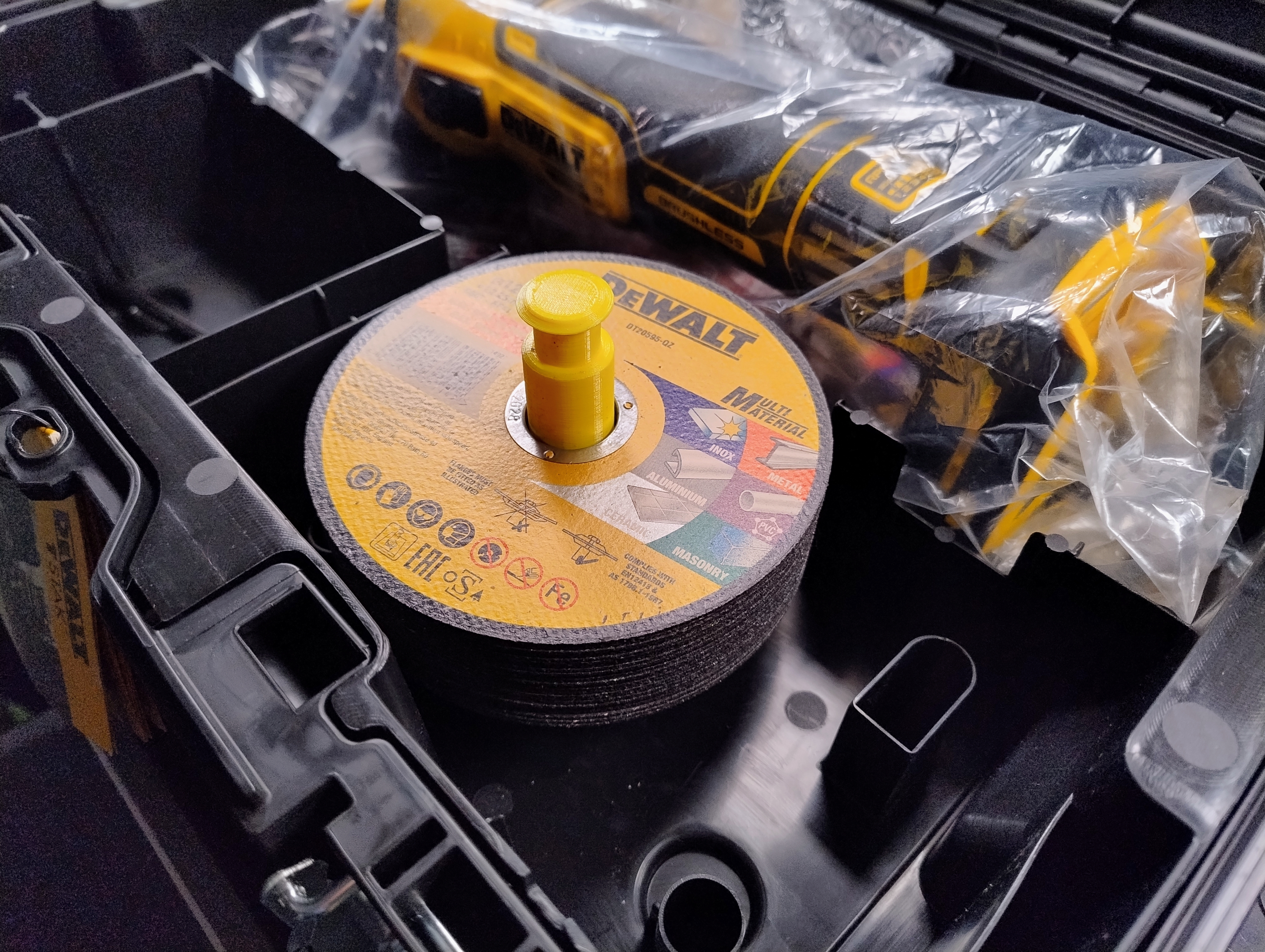 DeWalt DCG409 cutting disc holder