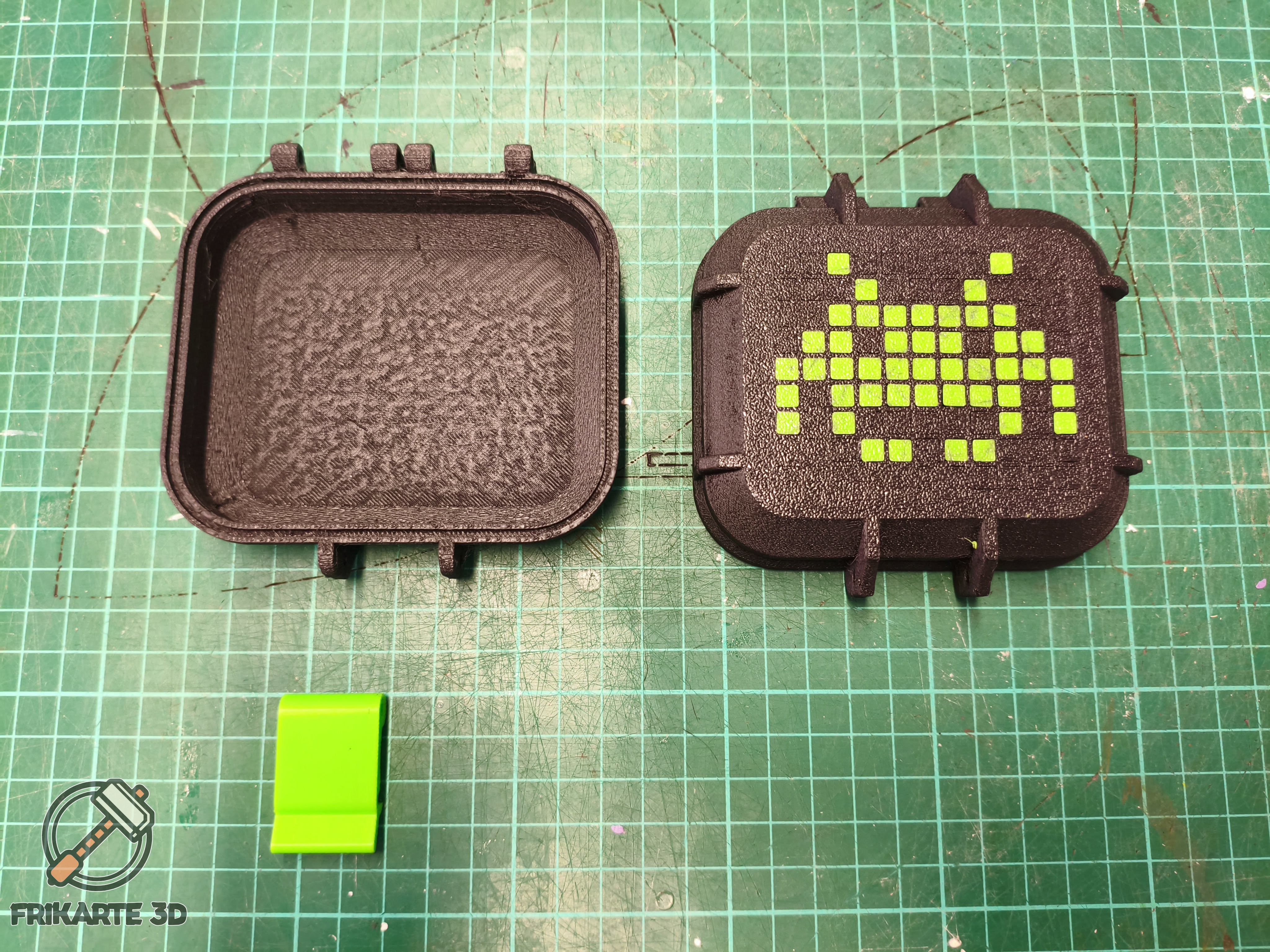 Miniatura 5 do modelo 3D PixelBox – Interactive Pixel Art Storage Box