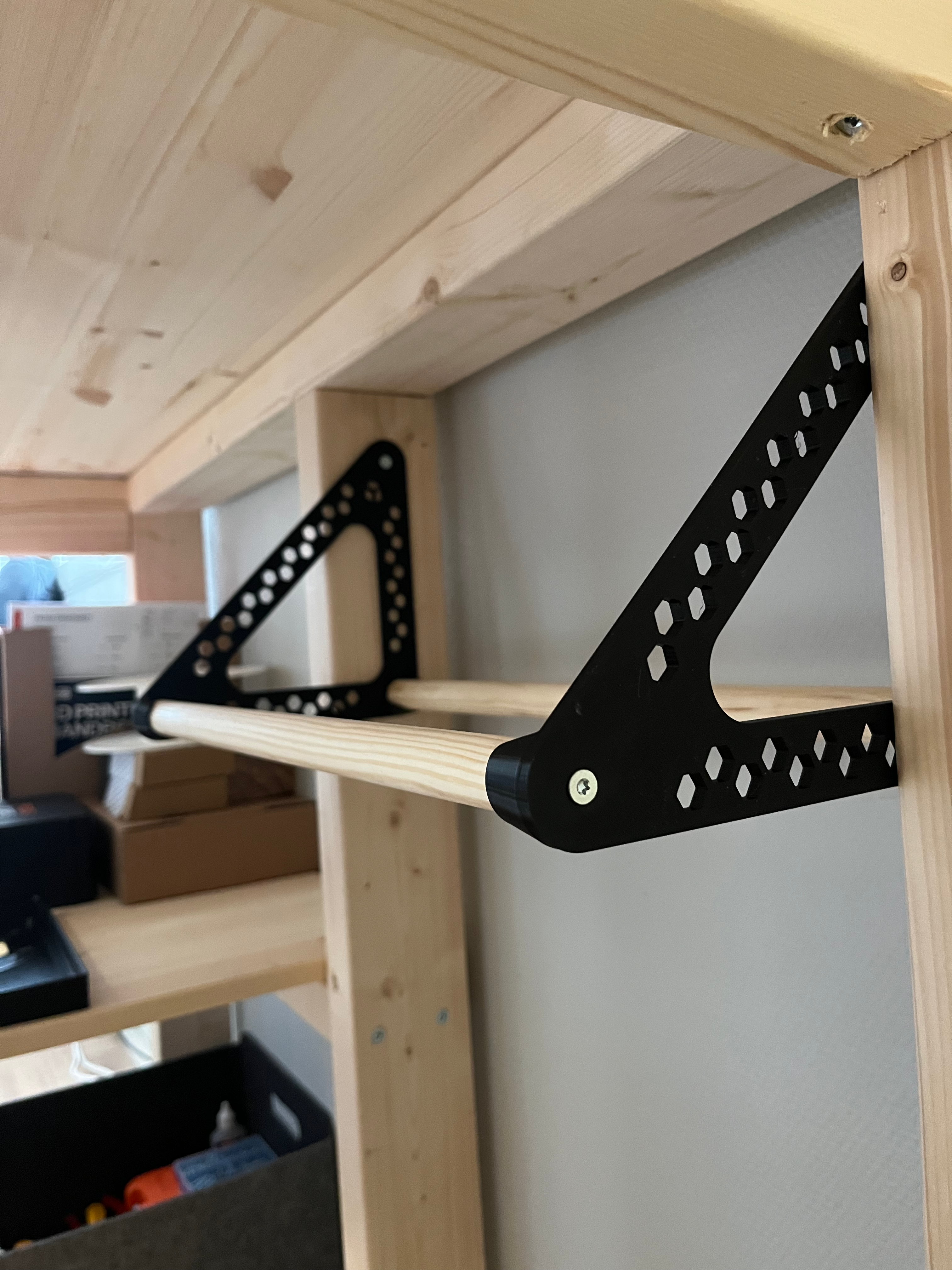 Frame-Mounted Rod Filament Holder