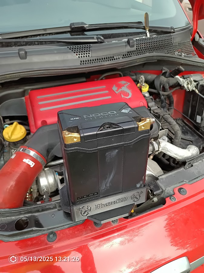 Abarth 500 NOCO 30NLP Lithium battery adapter