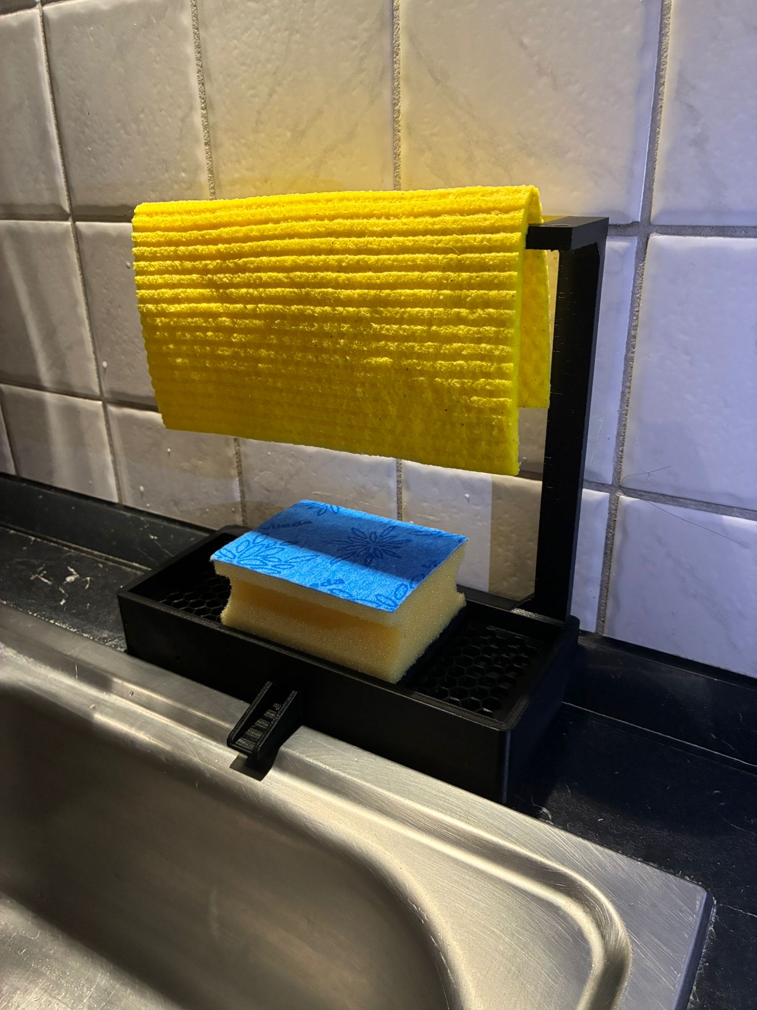 Kitchen sink sponge holder