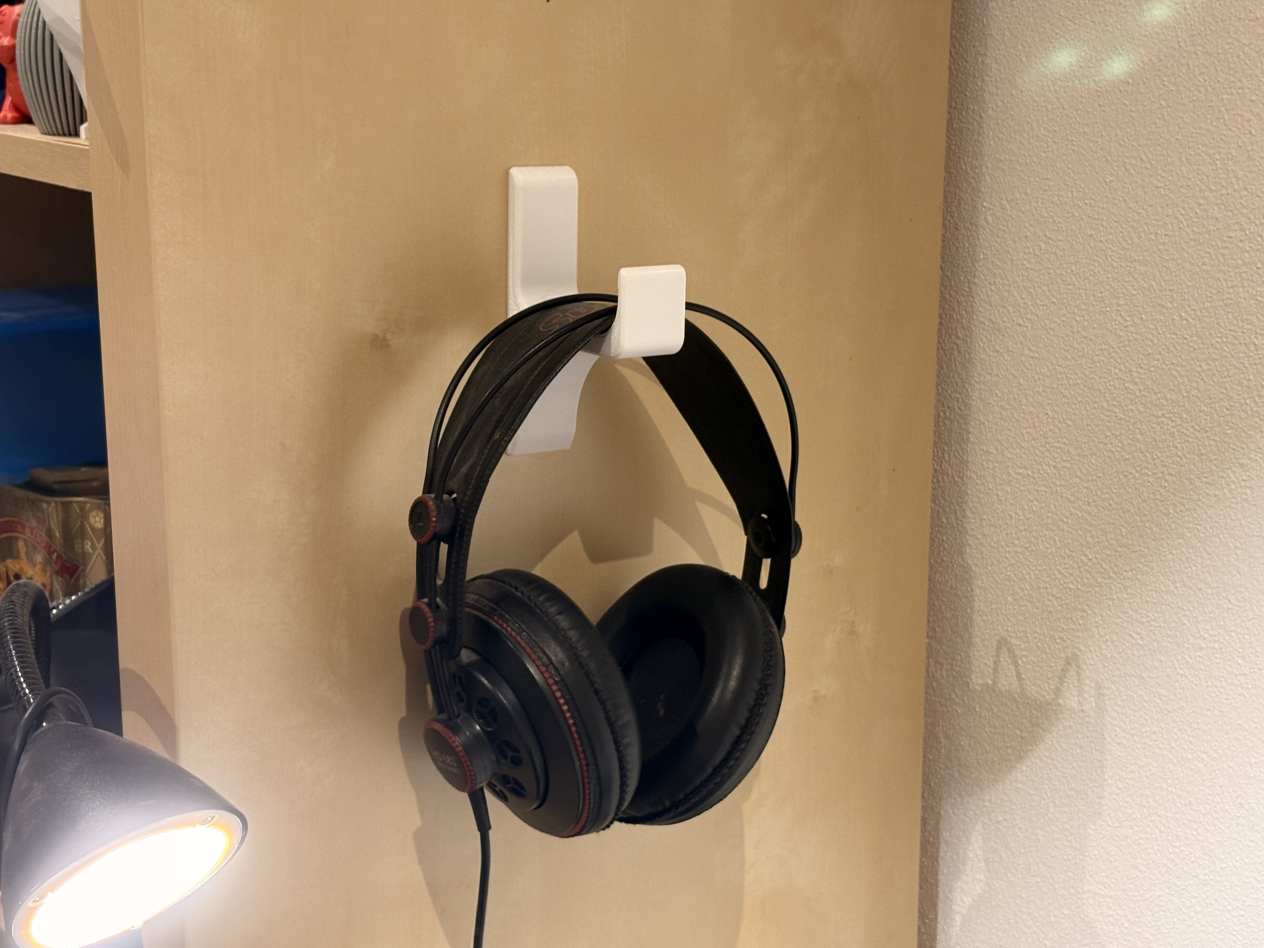 Headphones hanger