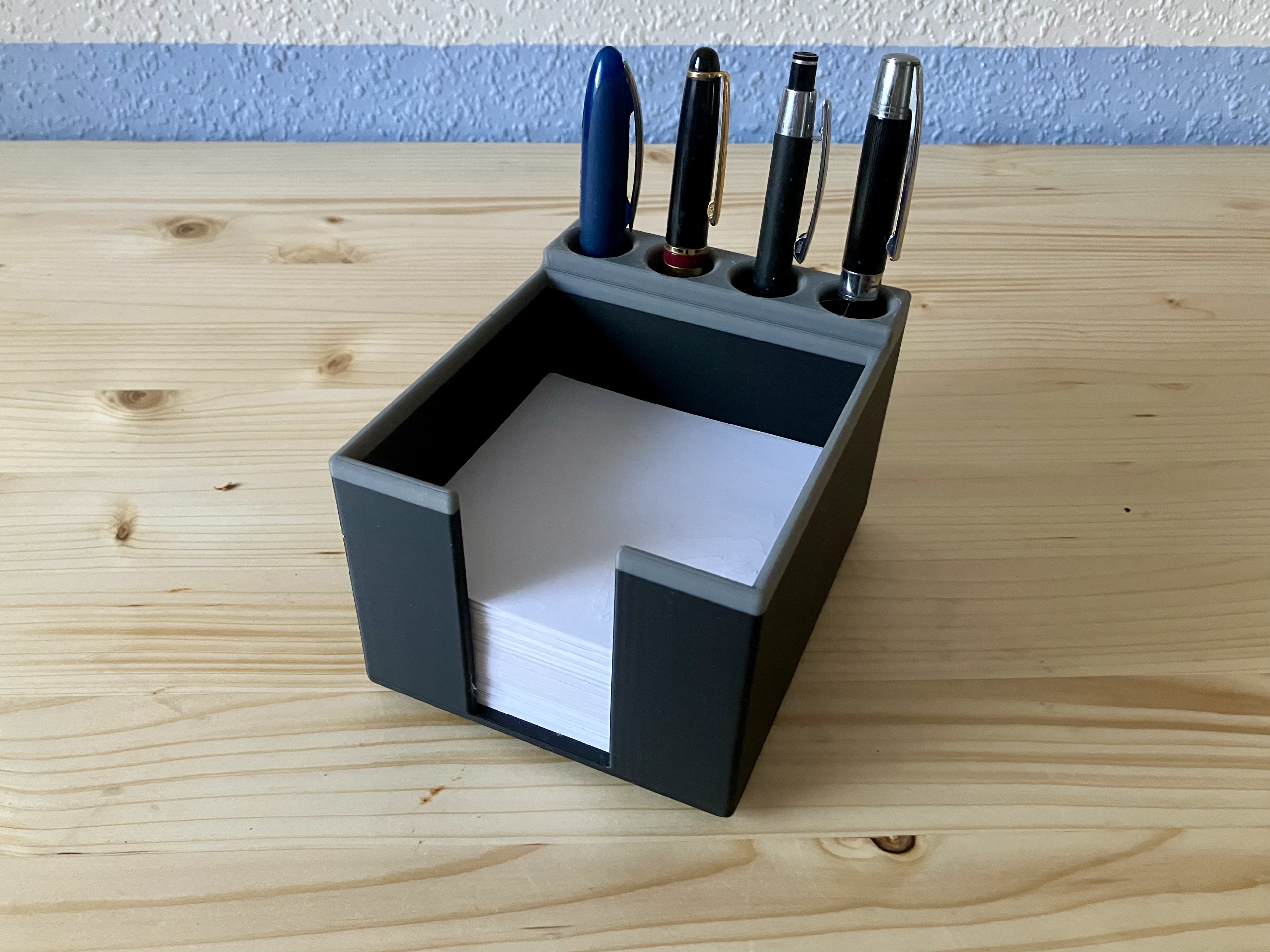 Notizenbox mit Stifthalter