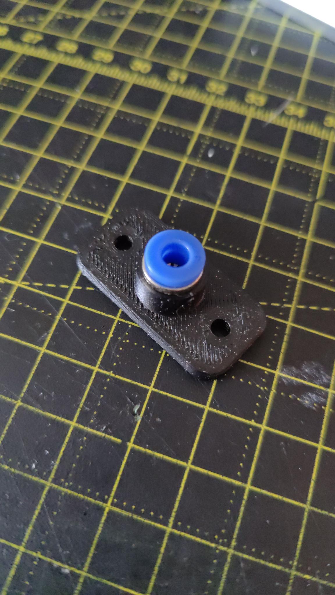 Drybox PTFE tube guide fixture for ECAS04