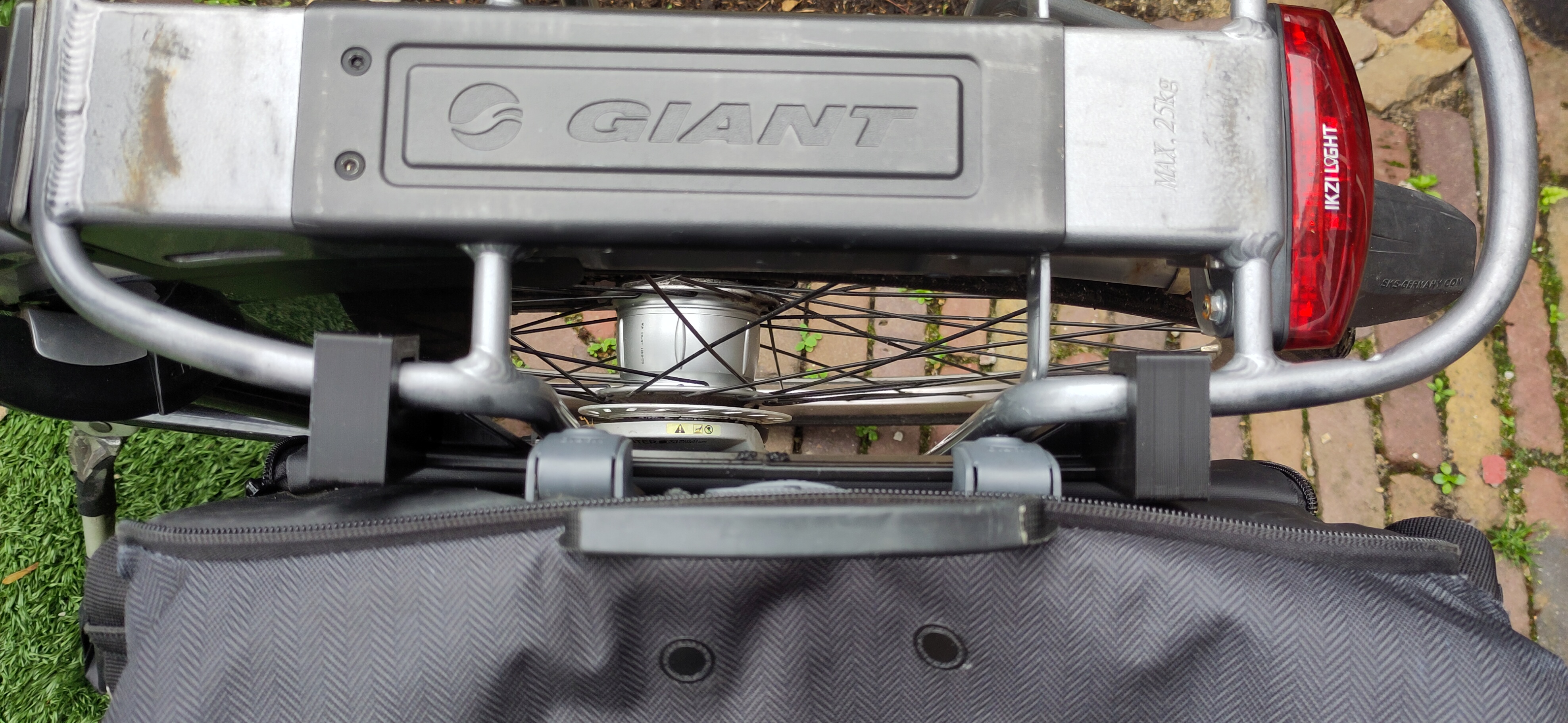 Bike rack adapter for Decathlon pannier