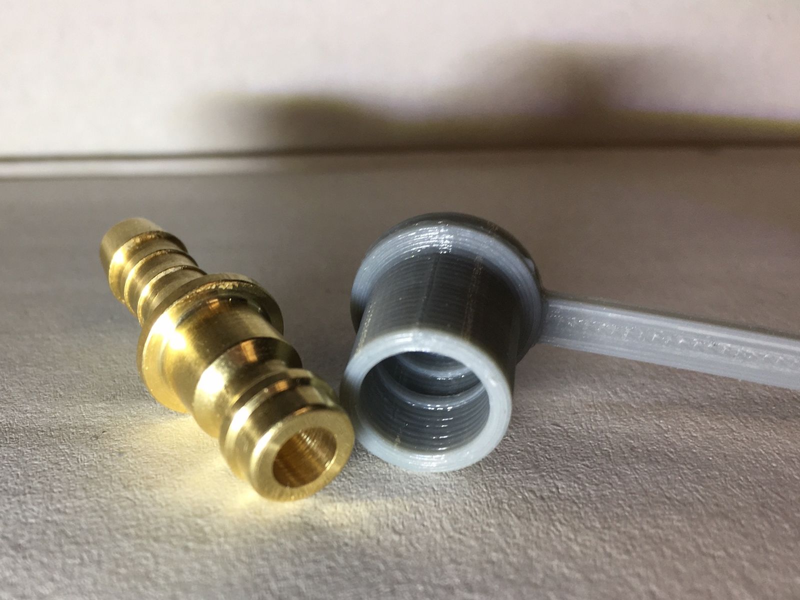 End cap for pneumatic quick disconnect plug NW5