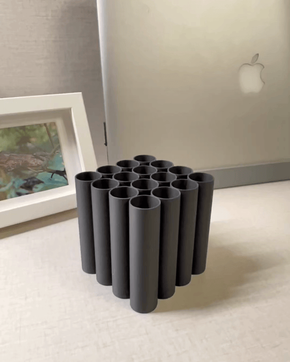 Thingiverse Pen Rack Pen Holder & Brush Holder-桌面多功能笔筒收纳盒–化妆刷/眉笔通用: free 3D model on ...