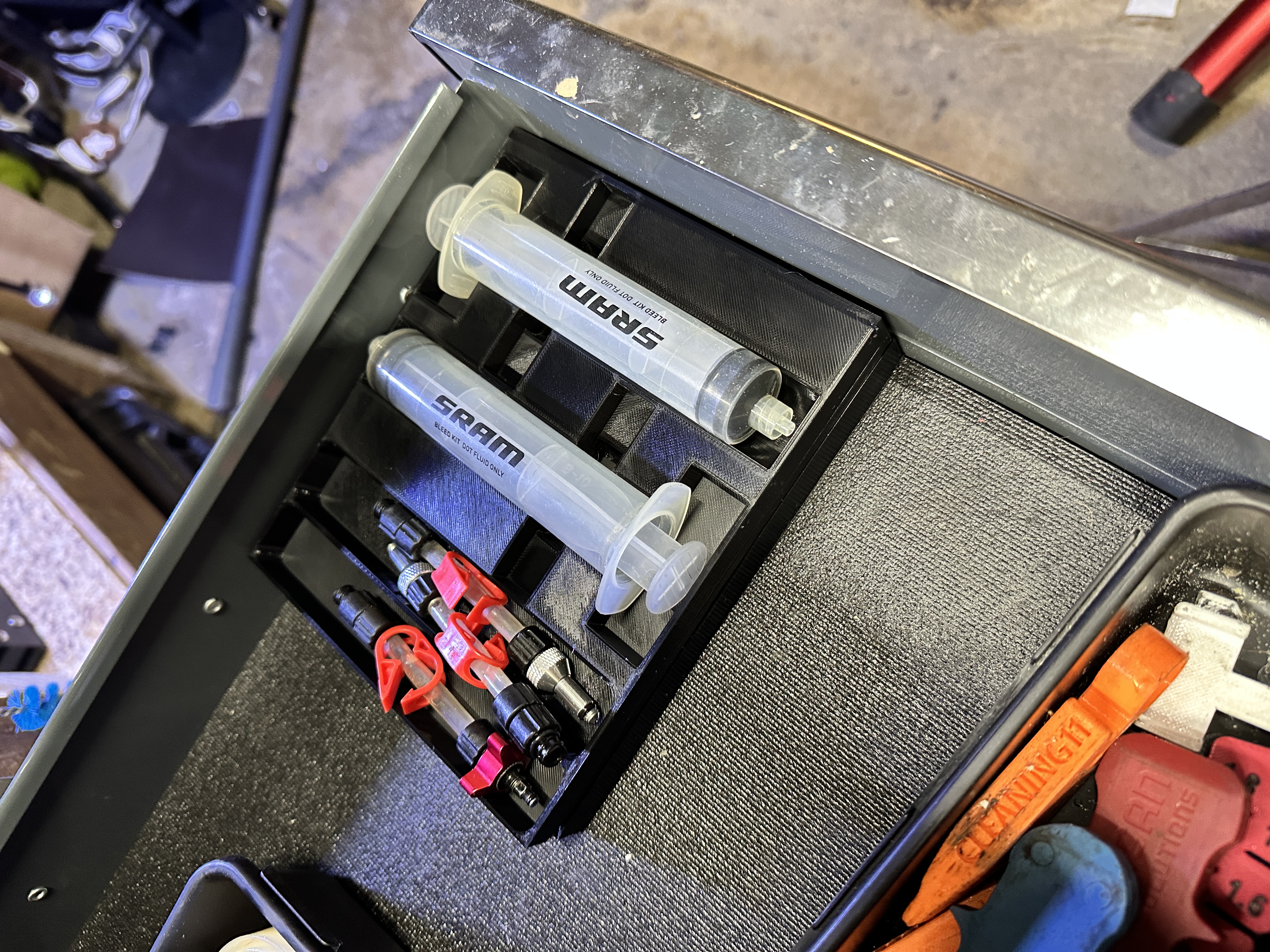Remix of SRAM DOT 5.1 Bleed Box for Standard syringe