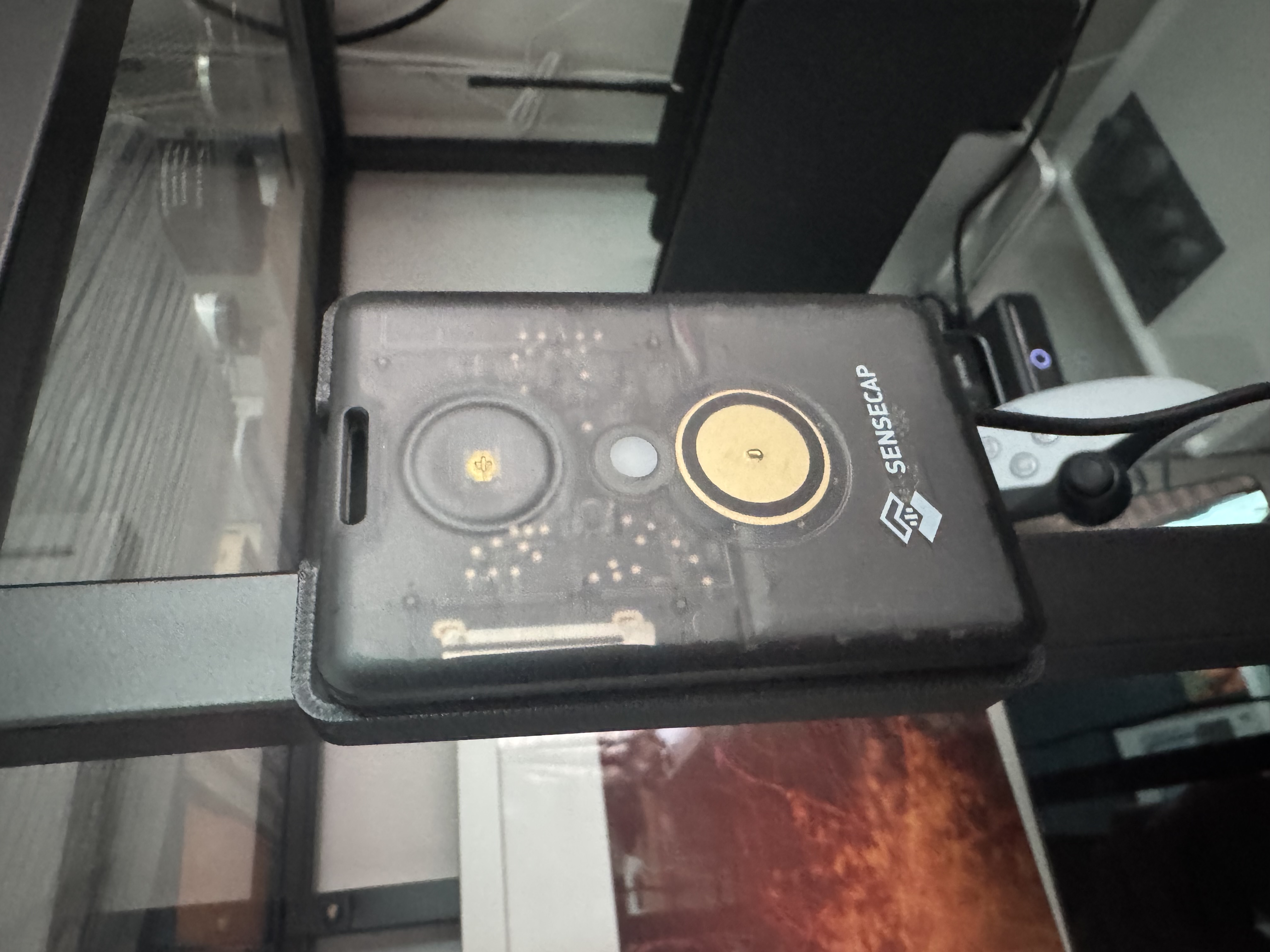 Seeed Studio Sensecap T1000-E charging cradle/puck with magnet attachment