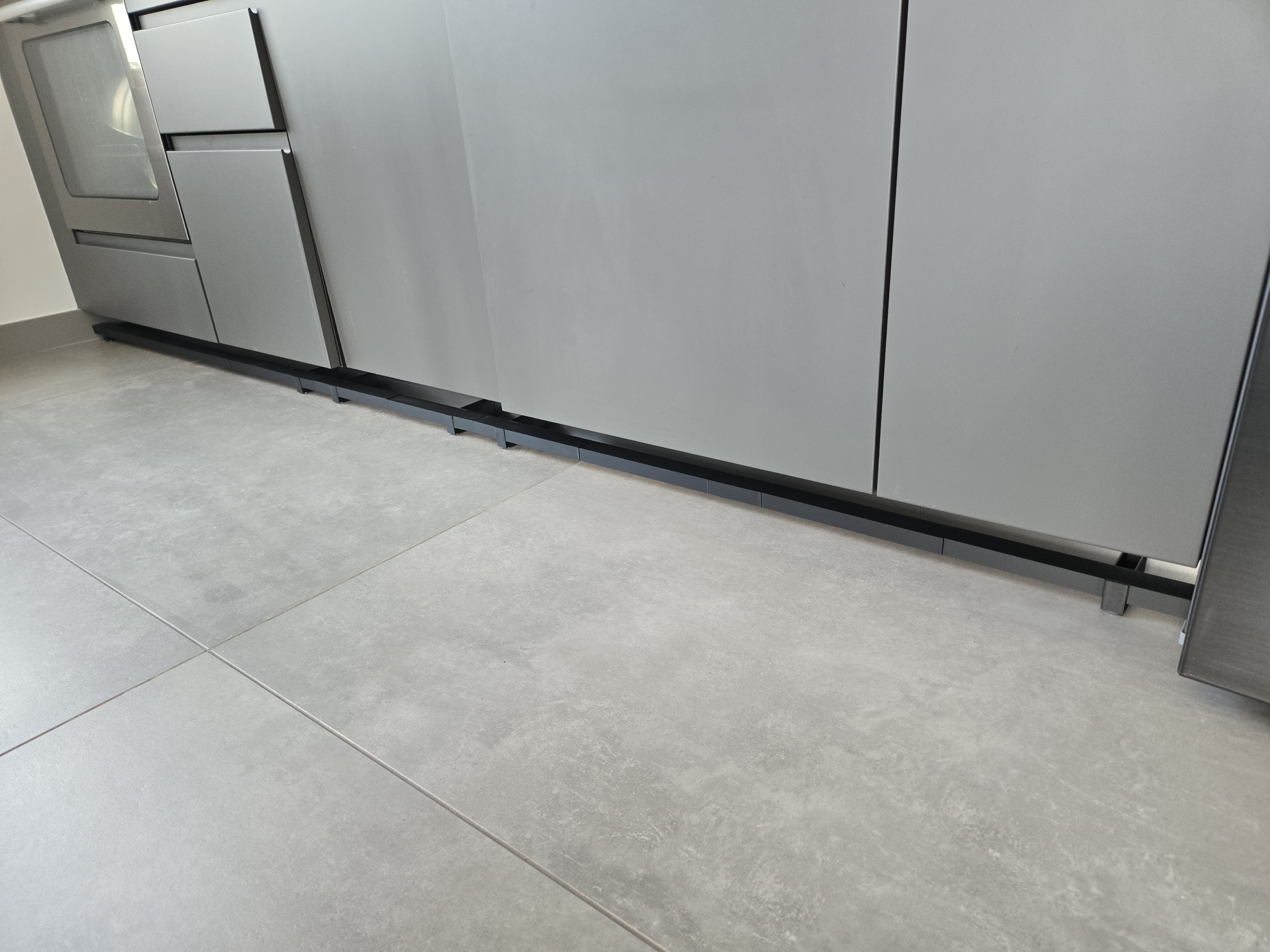 Robot vacuum cleaner, furniture protector - Saugroboter, Möbelschutz
