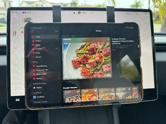 Tesla Model 3 tablet holder