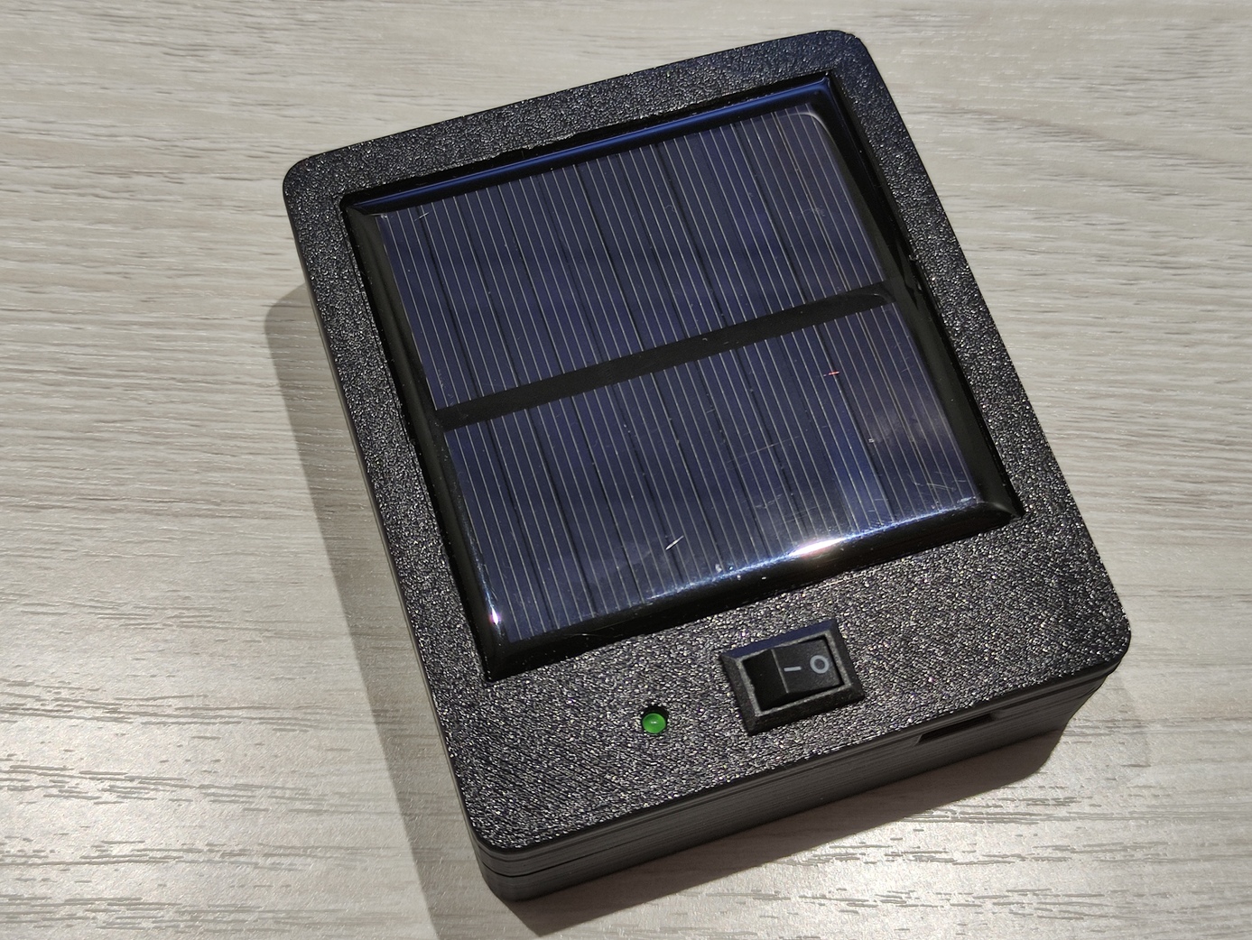 Light flickering detector case