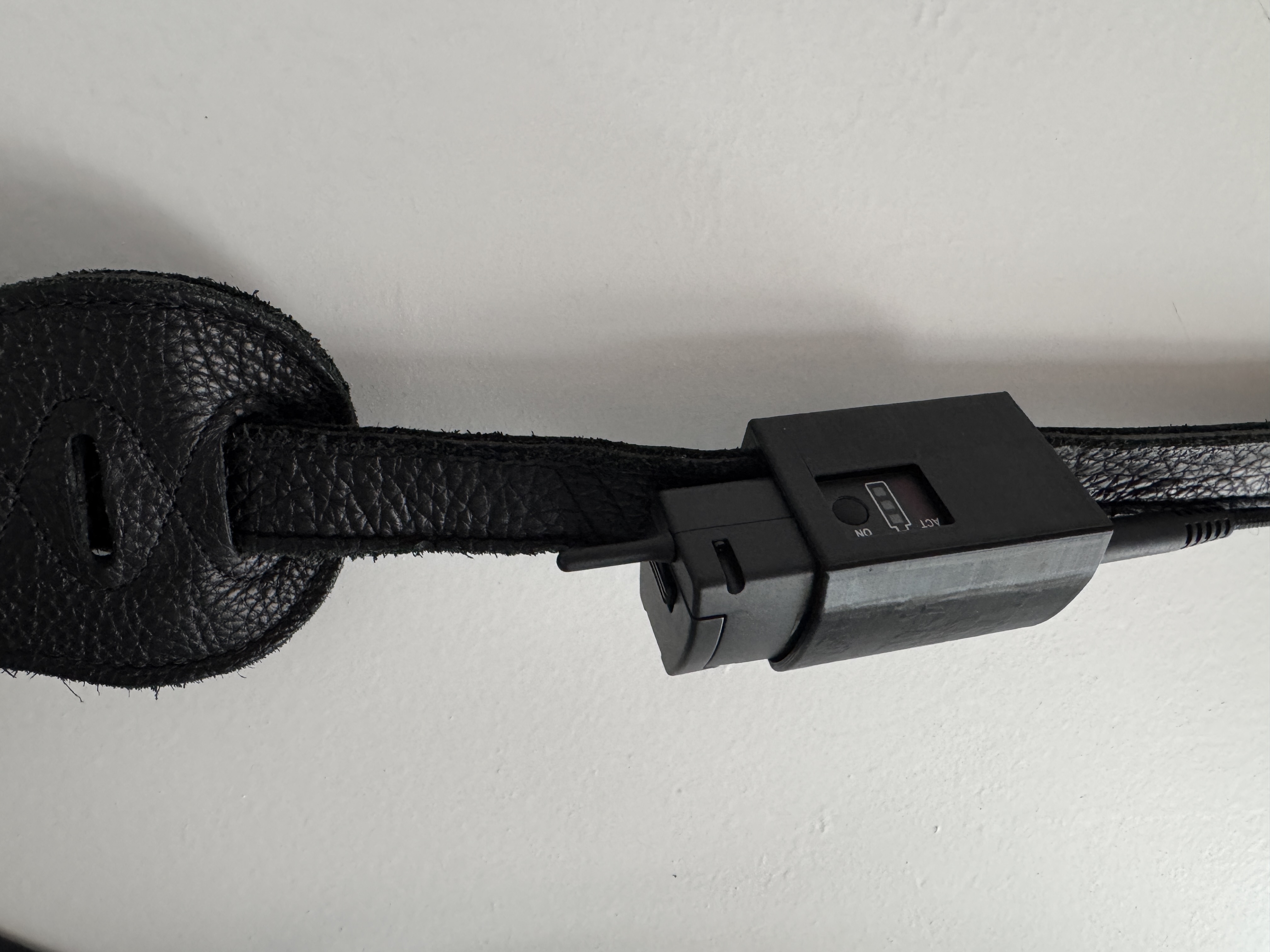 Strap Holder the t.bone GigA Pro GT (remix for thick leather straps)