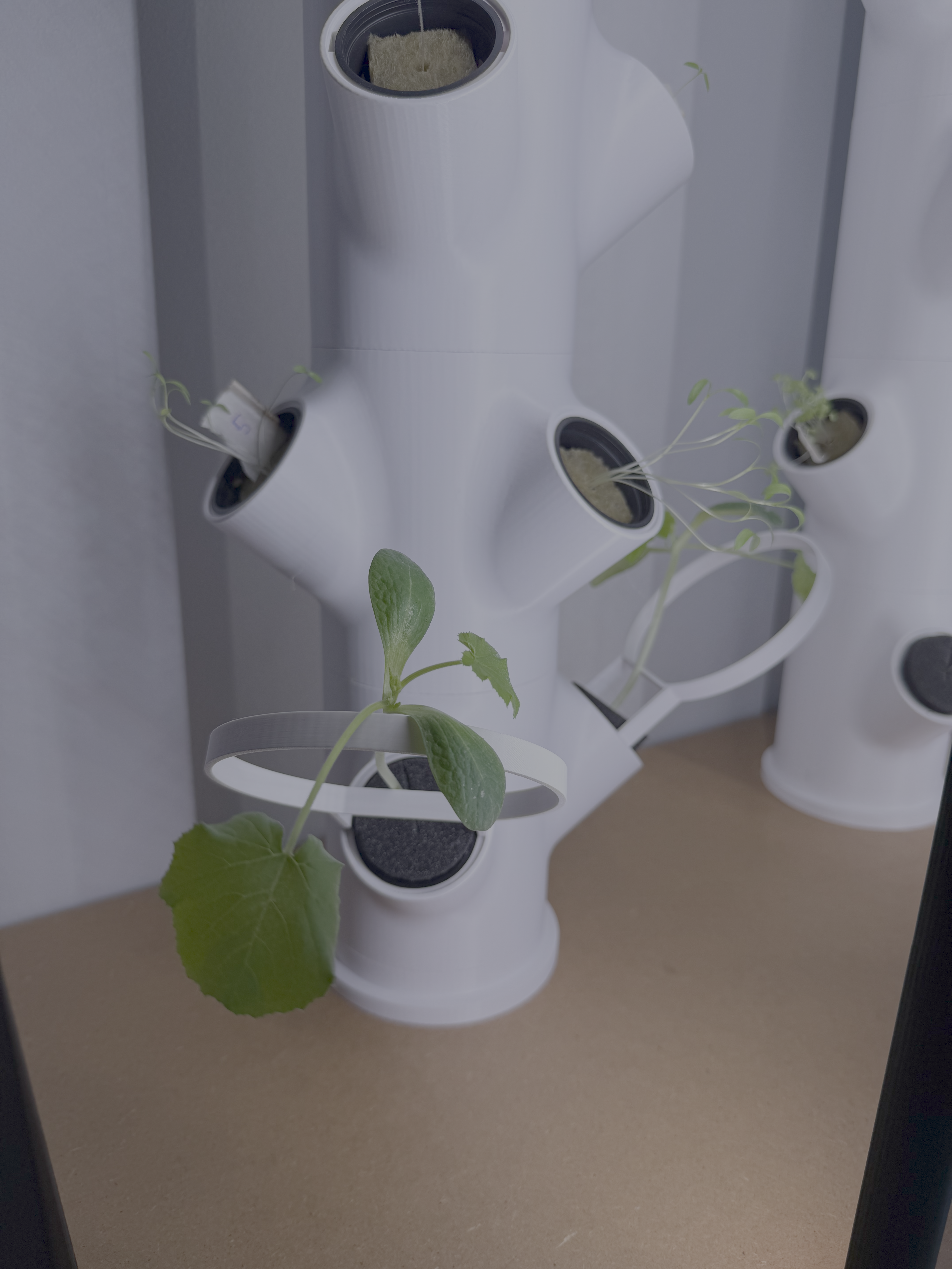 Miniatura 5 do modelo 3D smart modular hydroponic tower