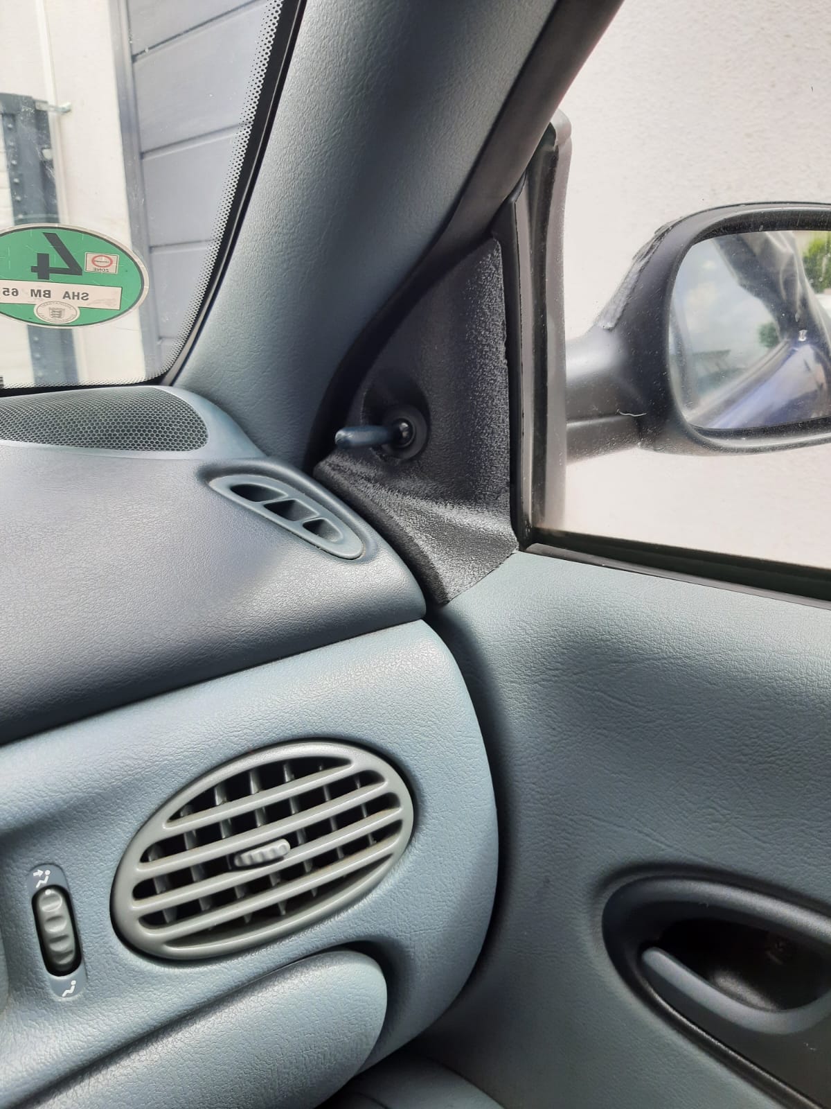 Renault Megane – Mirror Inner Cover OEM: 7700848790 / 7700848795 (mirrored)