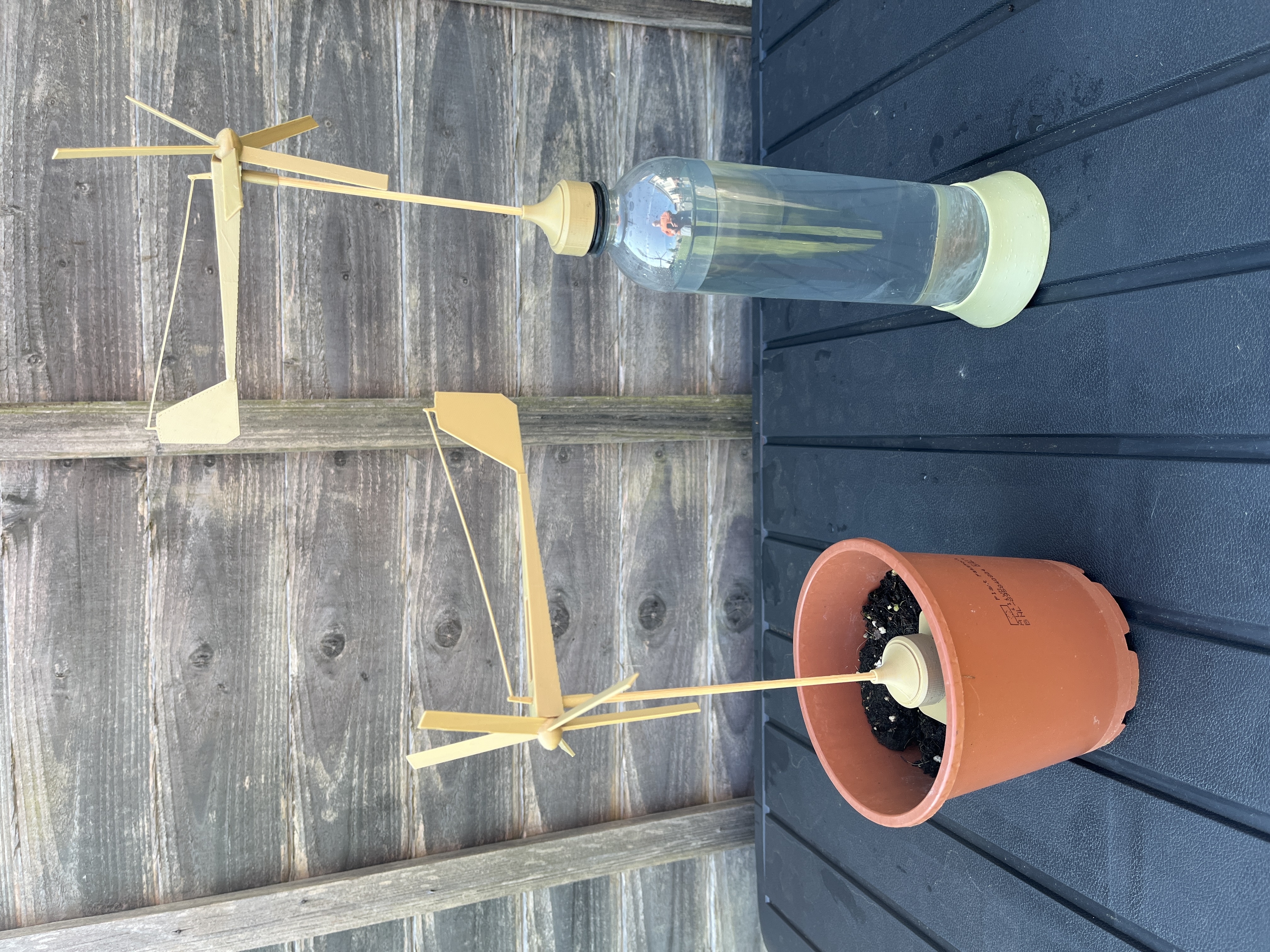 Sandcastle/pot plant Wind Vane and spinning propeller