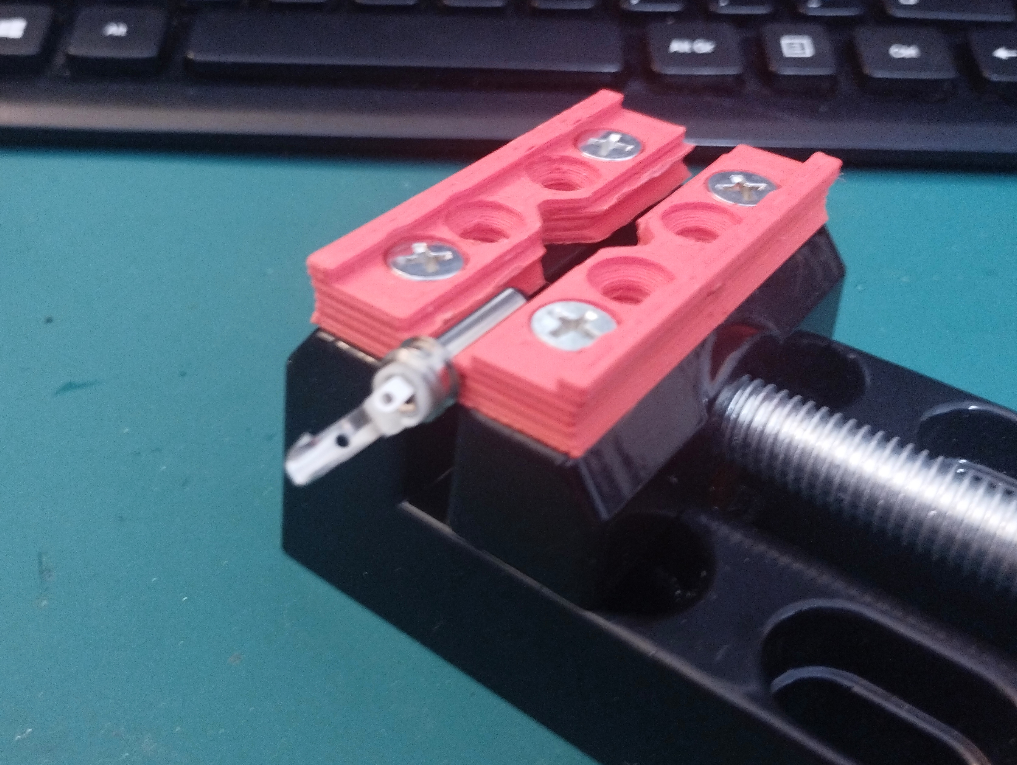 Miniatura 3 do modelo 3D Mini Vise PCB jaws