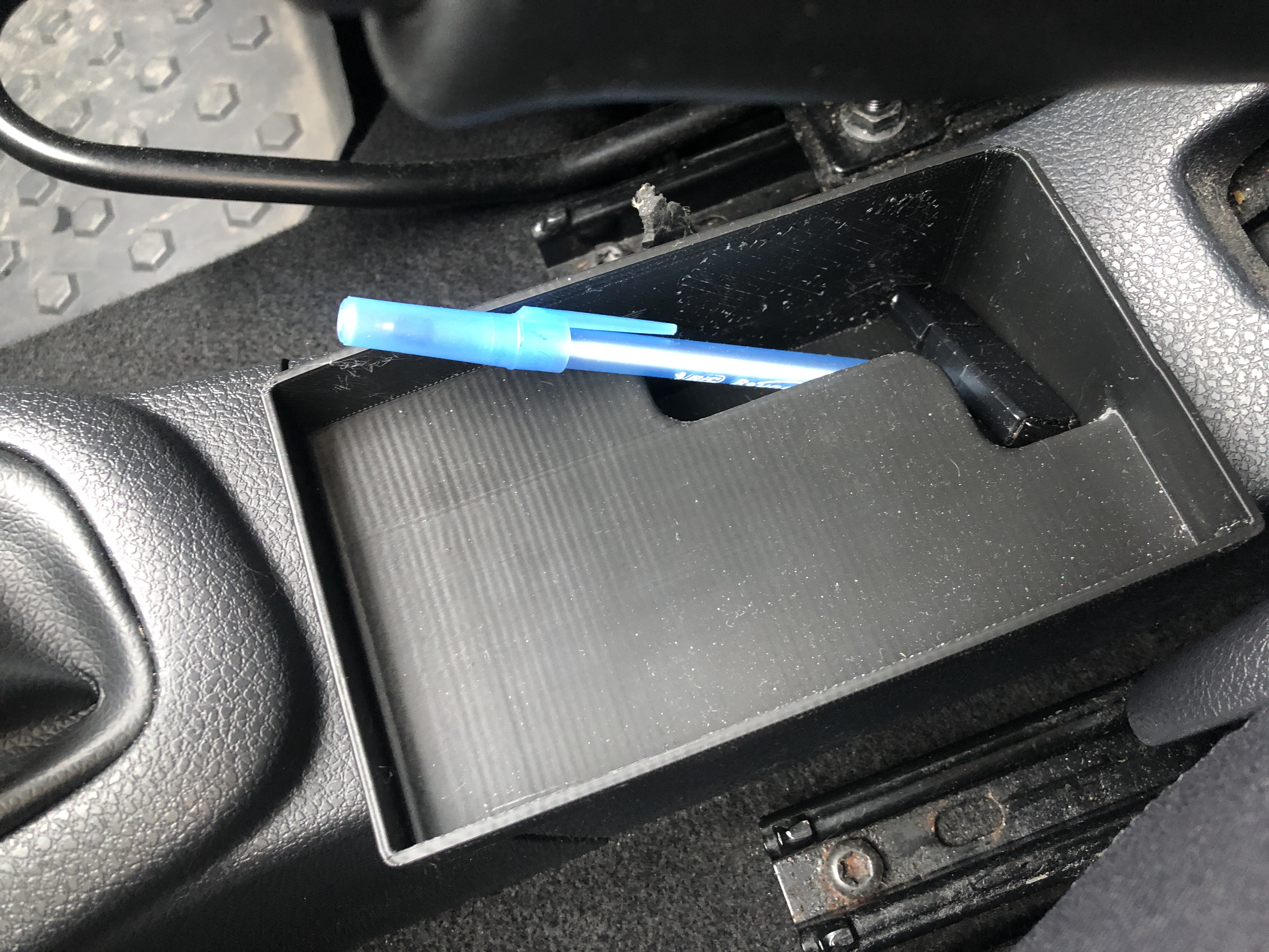 Dacia Sandero 2019 central tunnel organizer