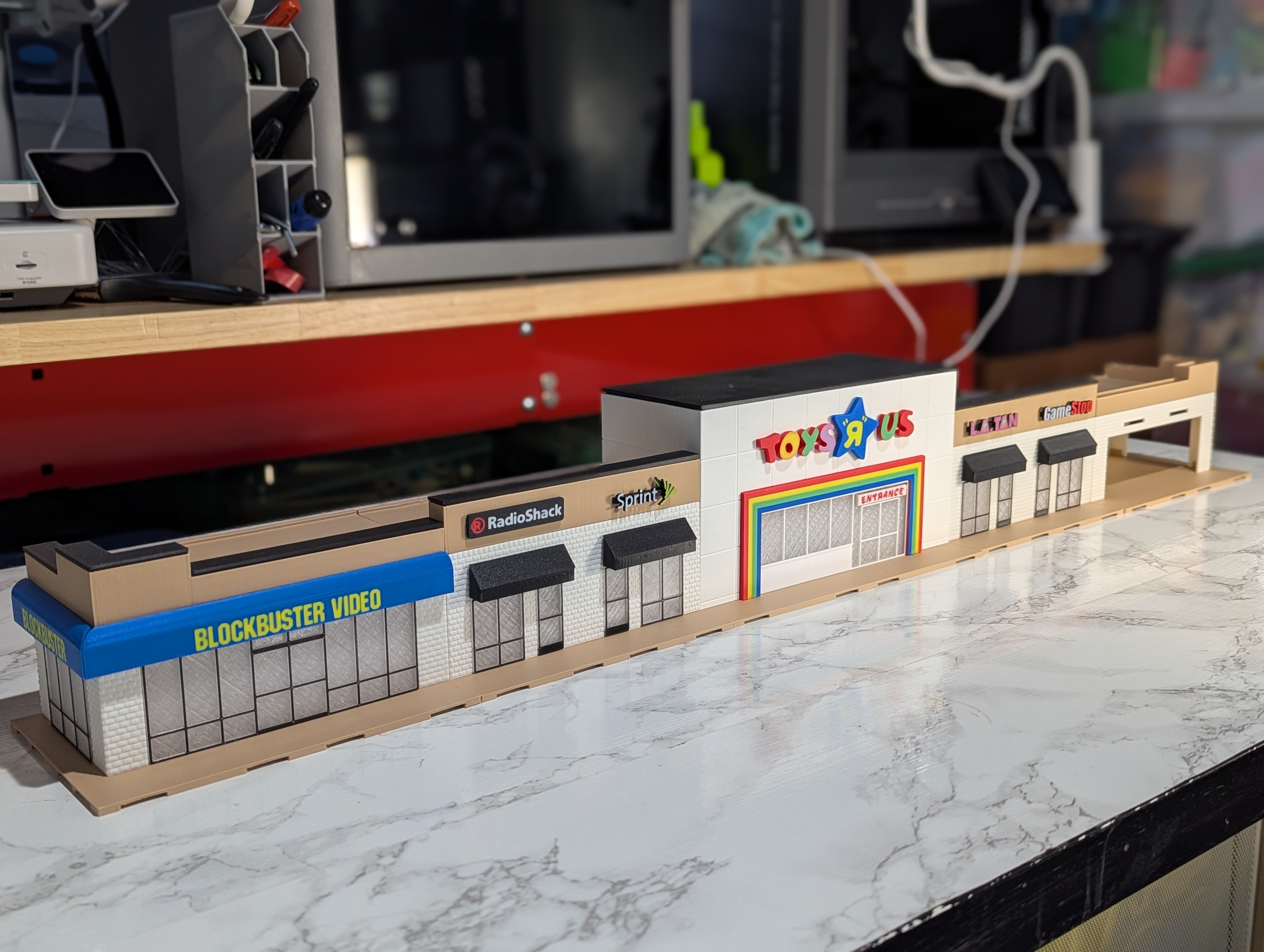 Toys R Us Model Set - 1:64 Scale Diorama — thumbnail 9