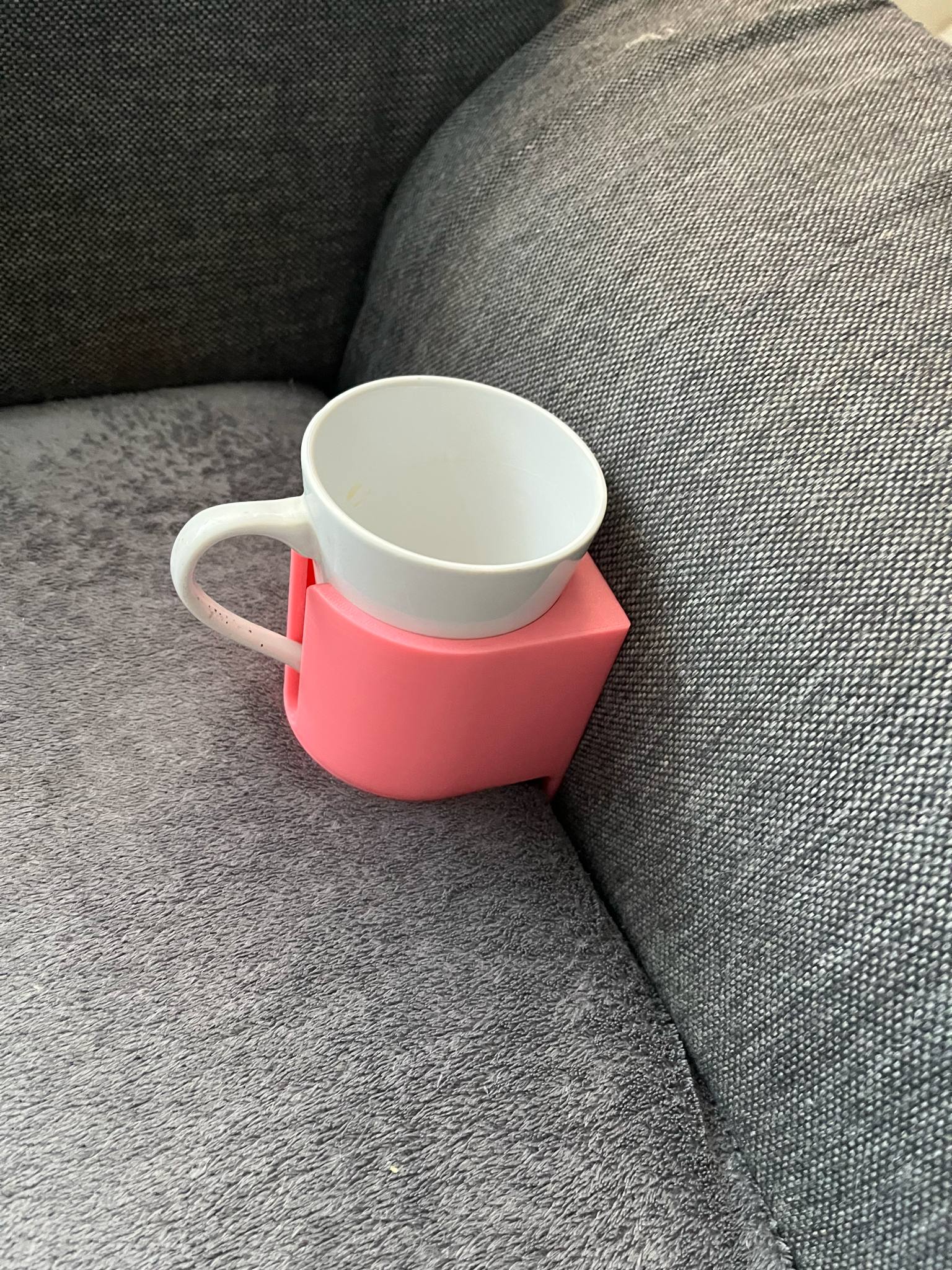 Holder, drink stand for the couch