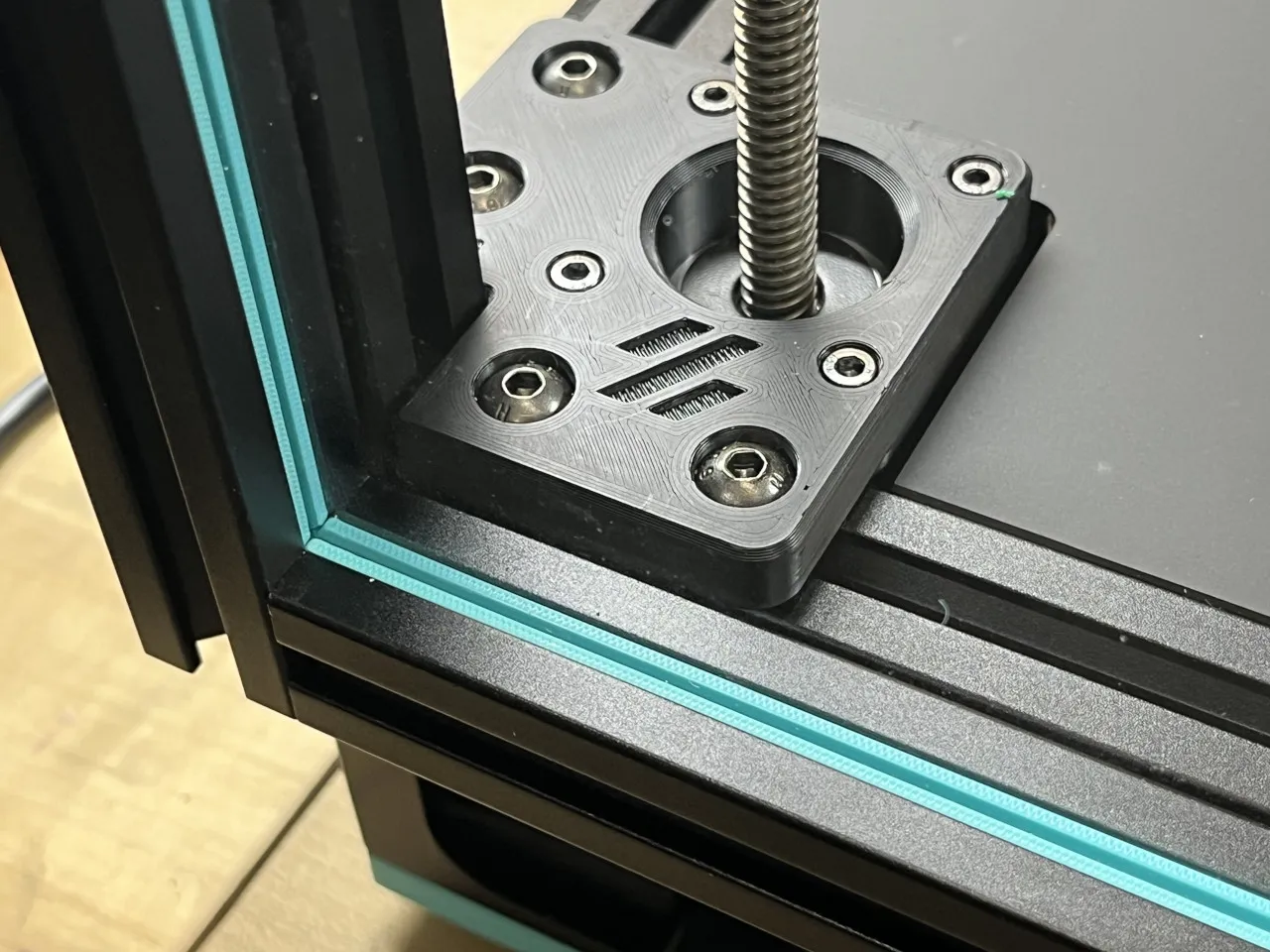 Printable seal/panel retainer for Voron clicky-clack door mod by