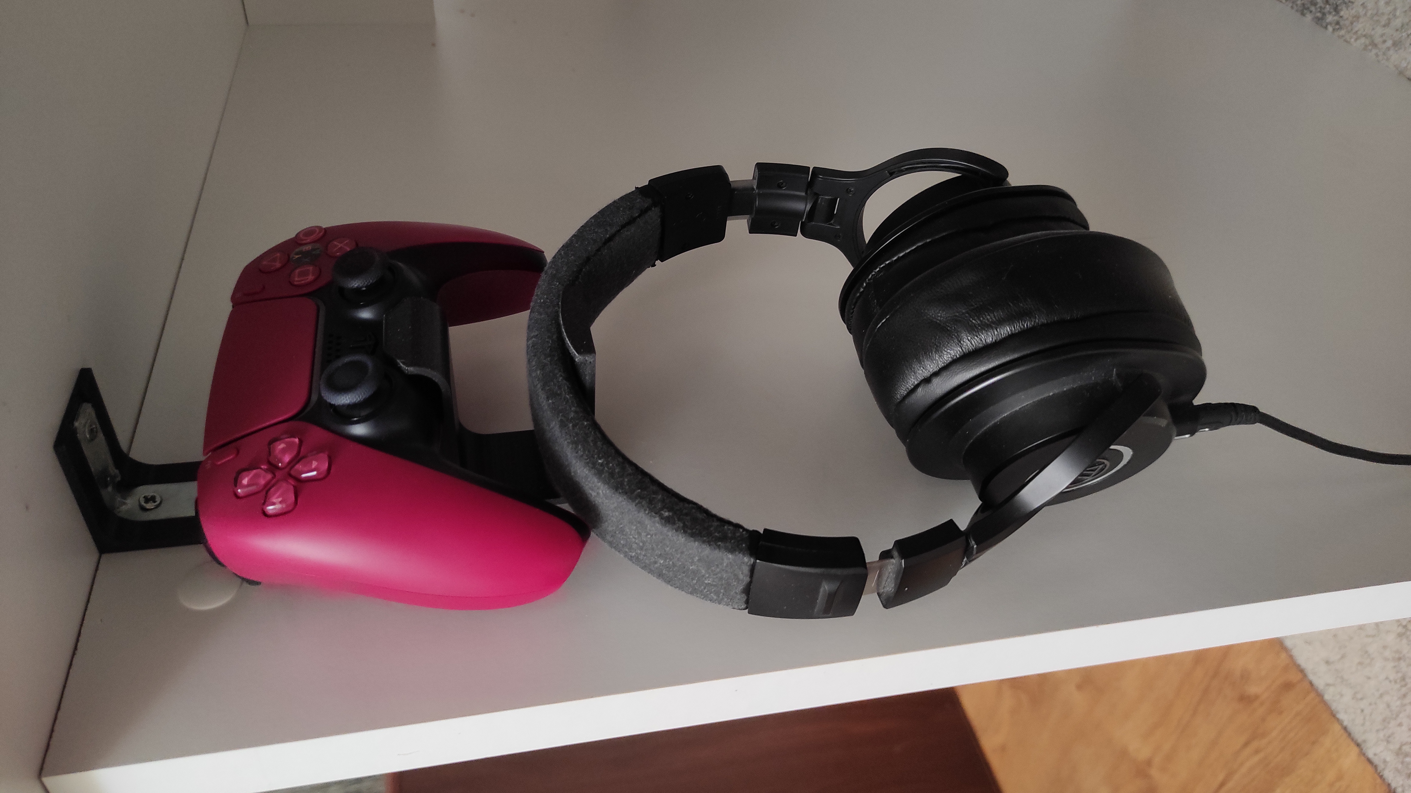 2v1 under-desk Holder for Dualsense and Headphones