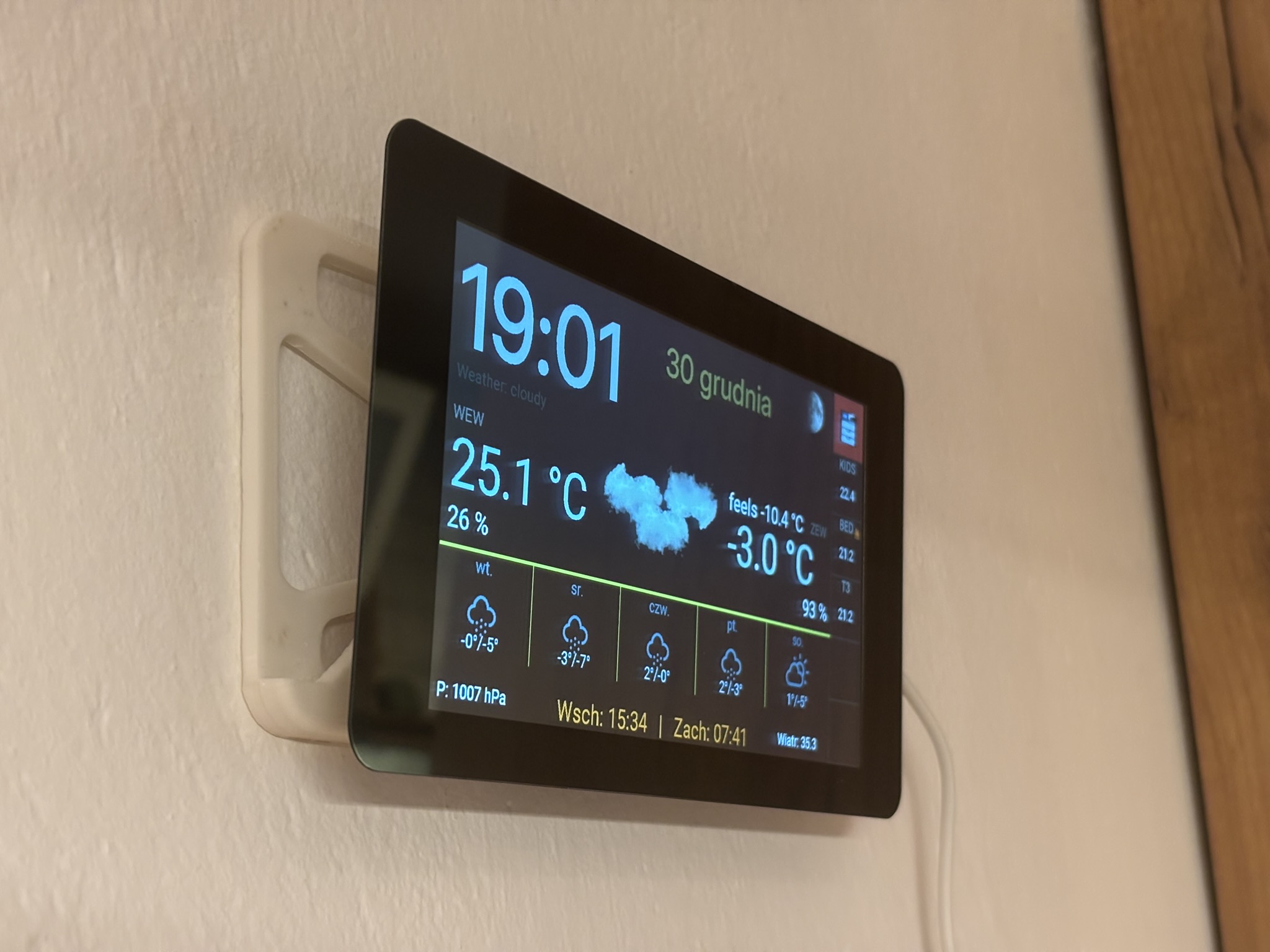 Wall holder (tilted 5°) for LCD-7B-ESP32-S3-Touch