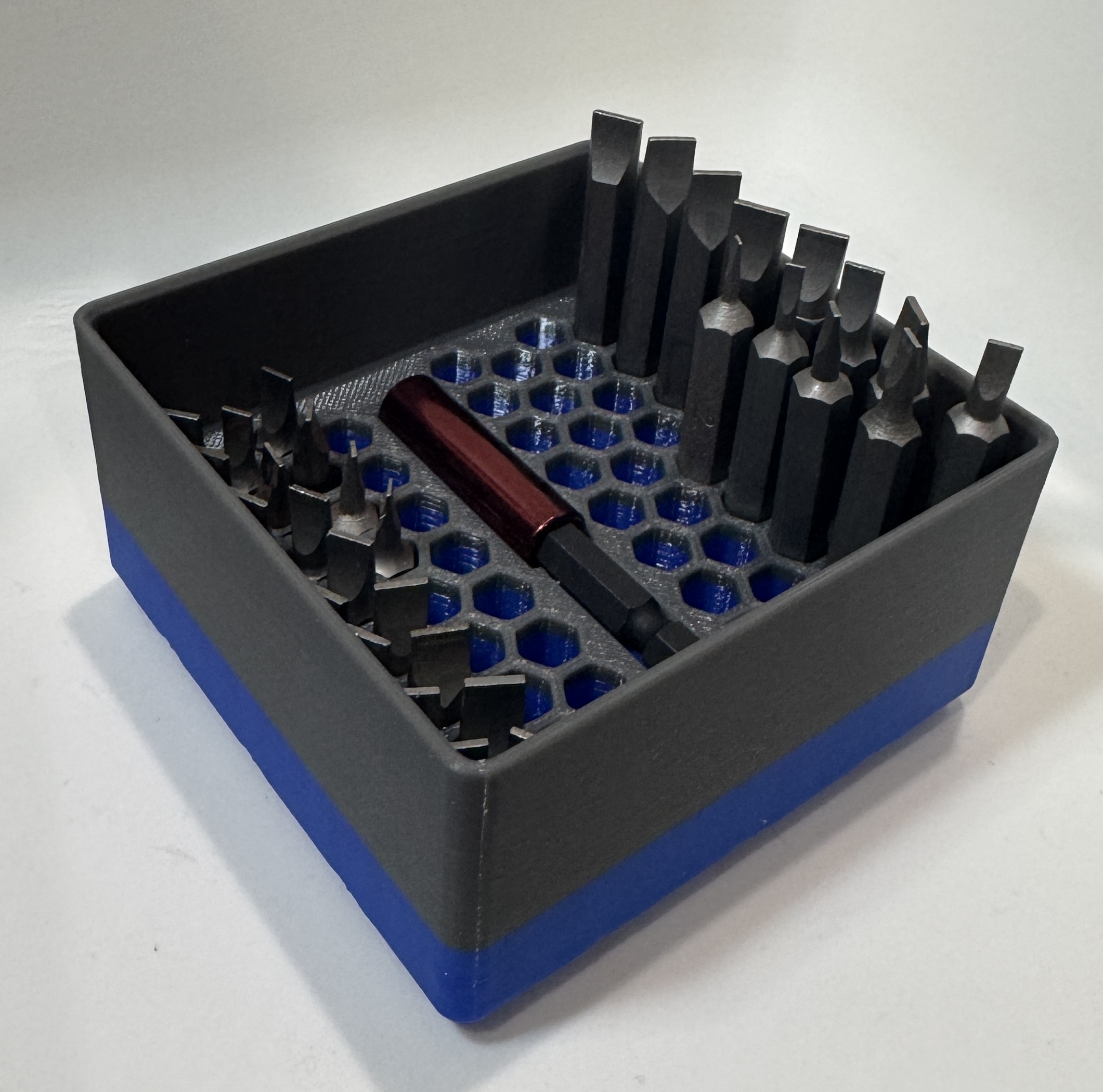 Gridfinity 2x2x6u holder for hex bits - stackable