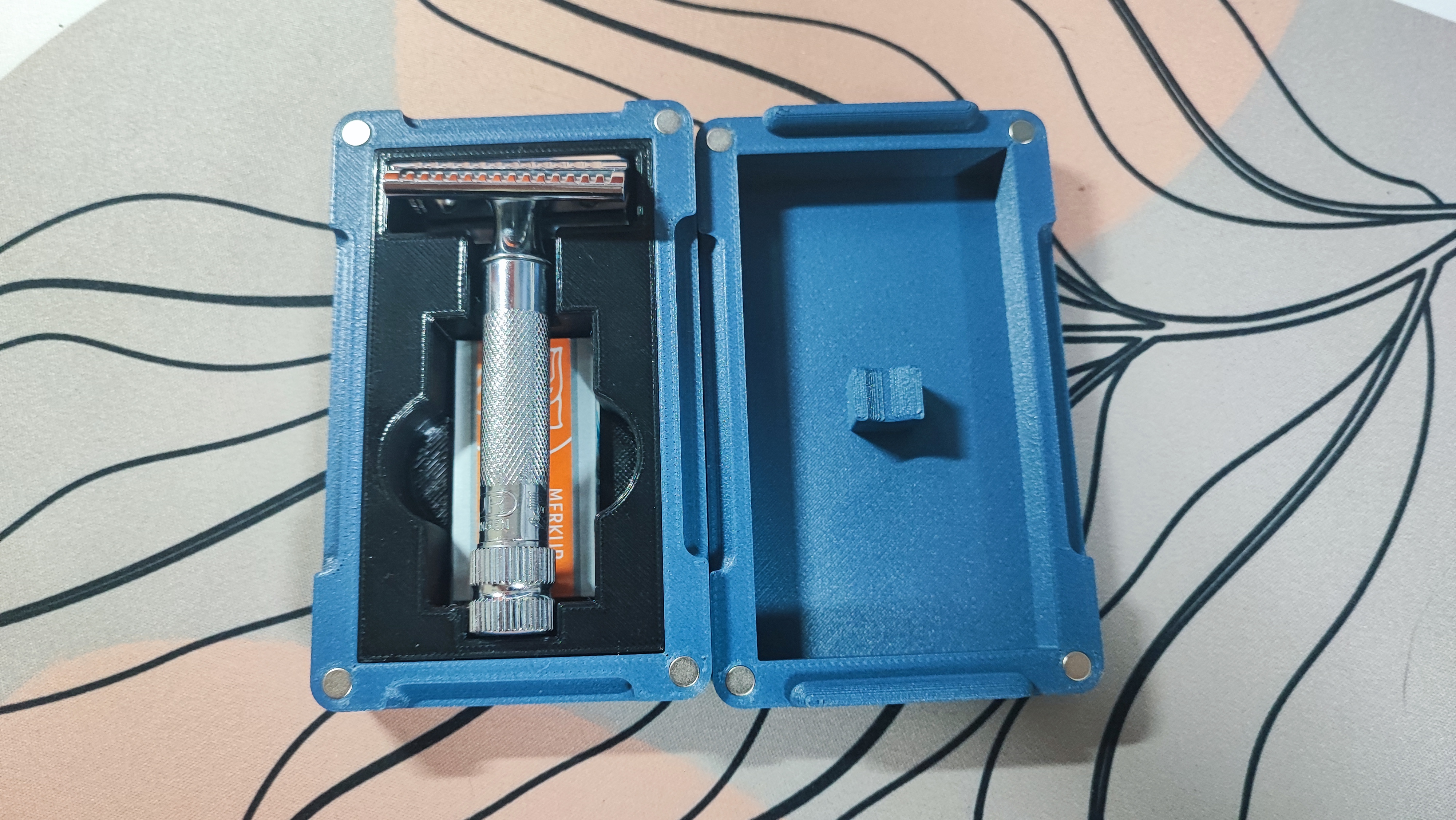 Merkur 37C travel case