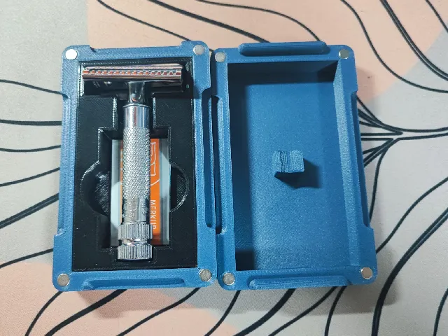 Merkur 37C travel case