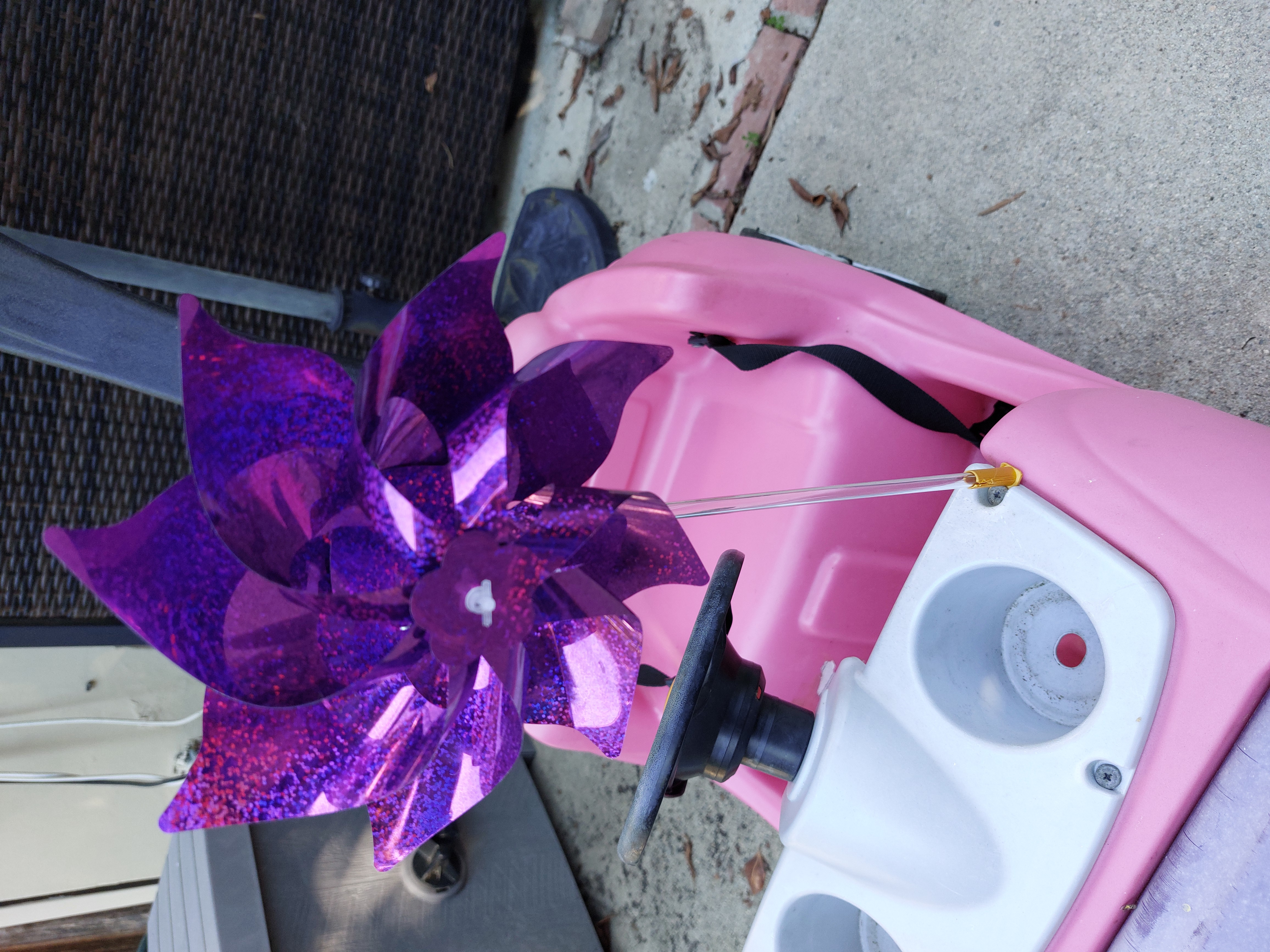 Pinwheel holder for Step2 push buggy