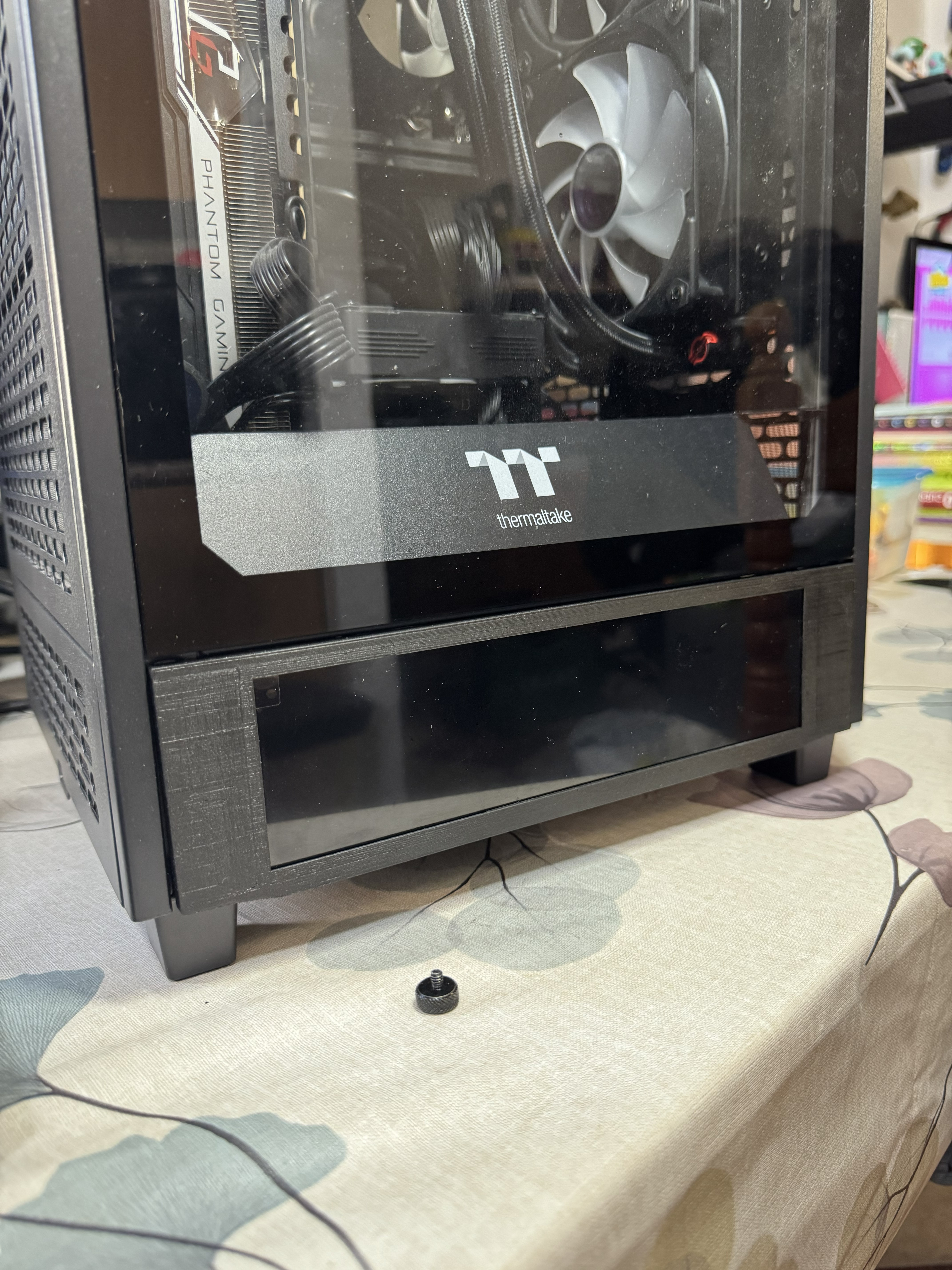 Thermaltake The Tower 200 front screen adapter