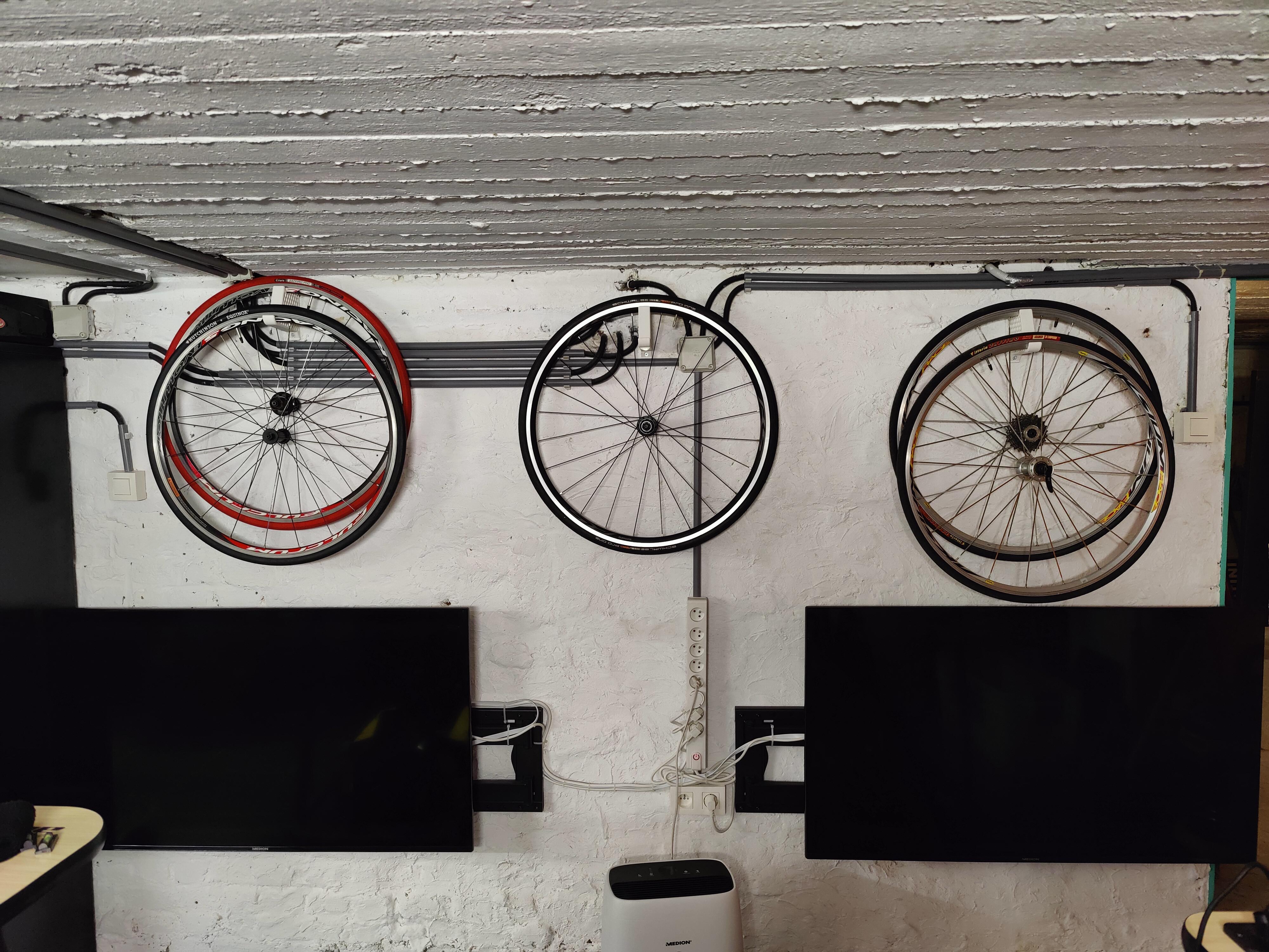 Sturdy bicycle wheel wall support by La Cave Au Chat | Download free STL model | Printables.com